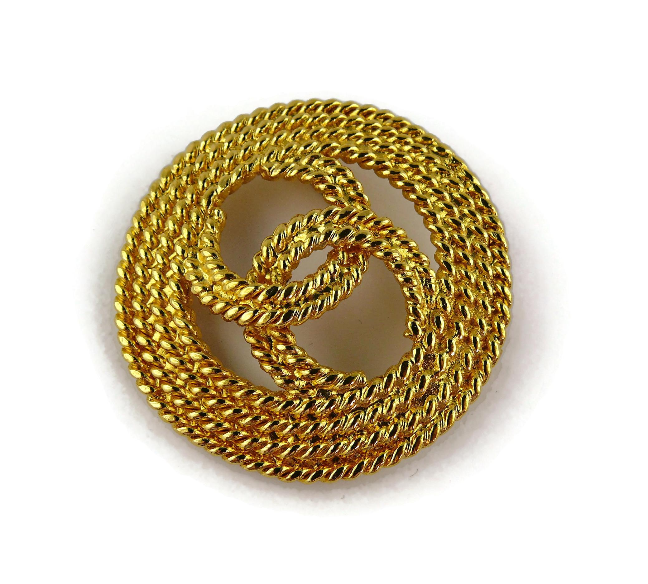 Chanel Vintage Gold Toned Braided Rope Design CC Logo Brooch en vente 2