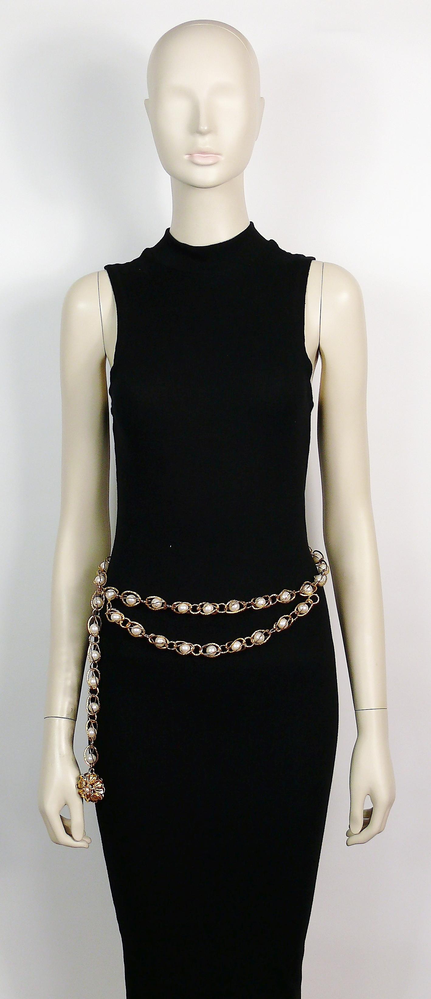 CHANEL gold toned belt featuring a chain-link of gold spheric cages encasing faux pearls, two hanging tiers and gold flower charm.

Hook clasp.
Adjustable length. One size fits all.

Embossed CHANEL.

Indicative measurements : max. wearable length