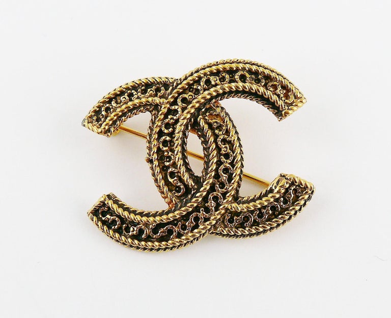 Chanel Vintage Button Brooch Gold 4.8×3.7cm