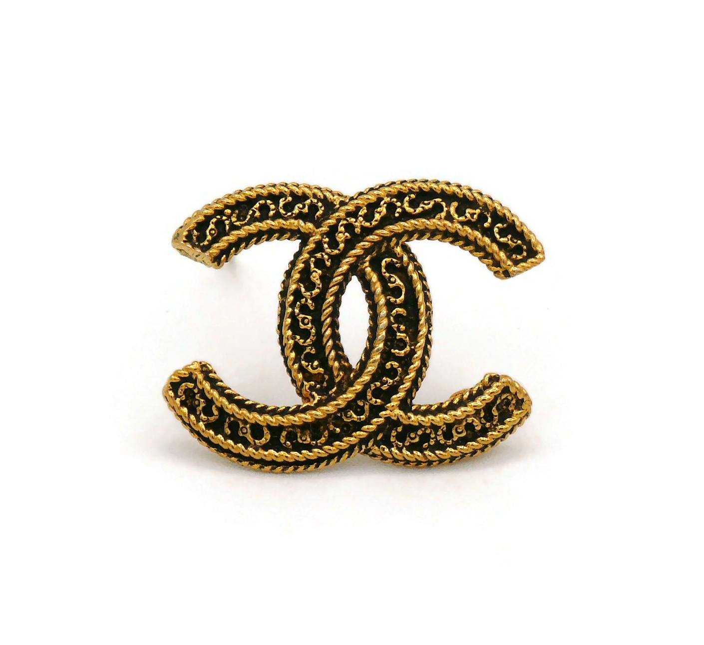 Women's Chanel Vintage Gold Toned CC Brooch