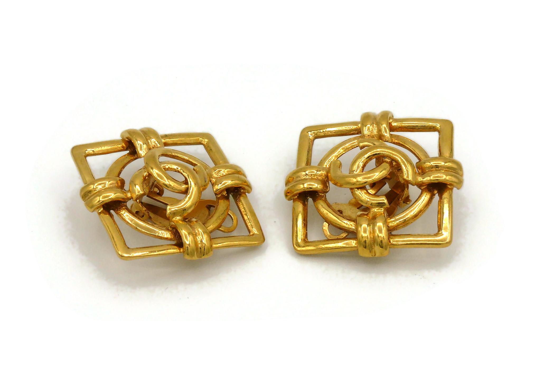 Women's Chanel Vintage Gold Toned CC Clip-On Earrings, 1994 For Sale