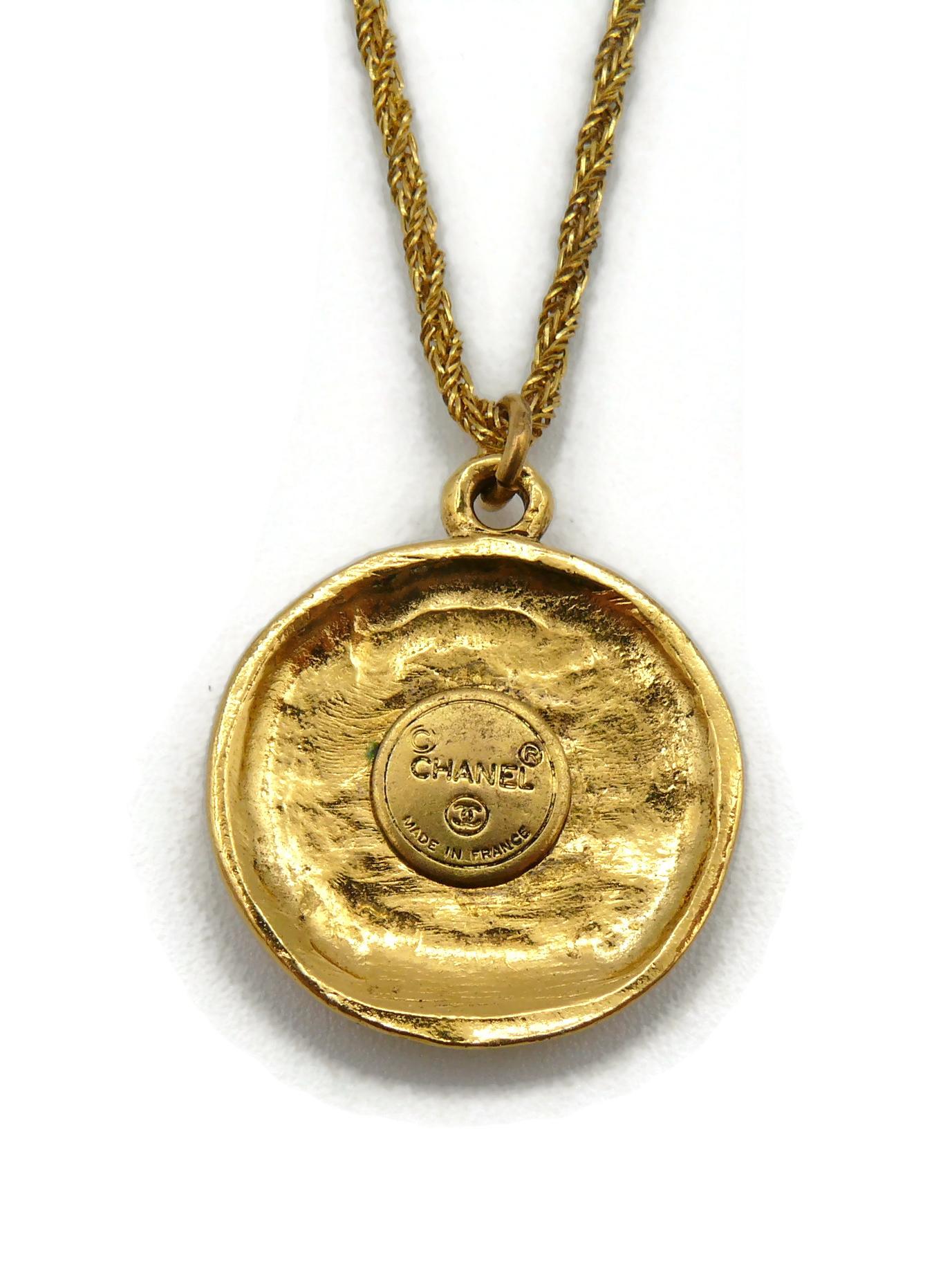CHANEL Vintage CC Medallion Pendant Necklace For Sale 5