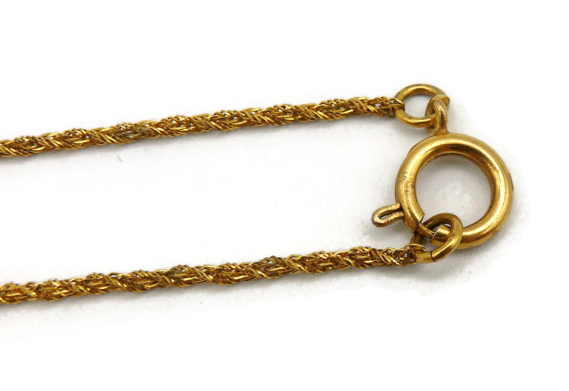 CHANEL Vintage CC Medaillon-Anhänger-Halskette im Angebot 9