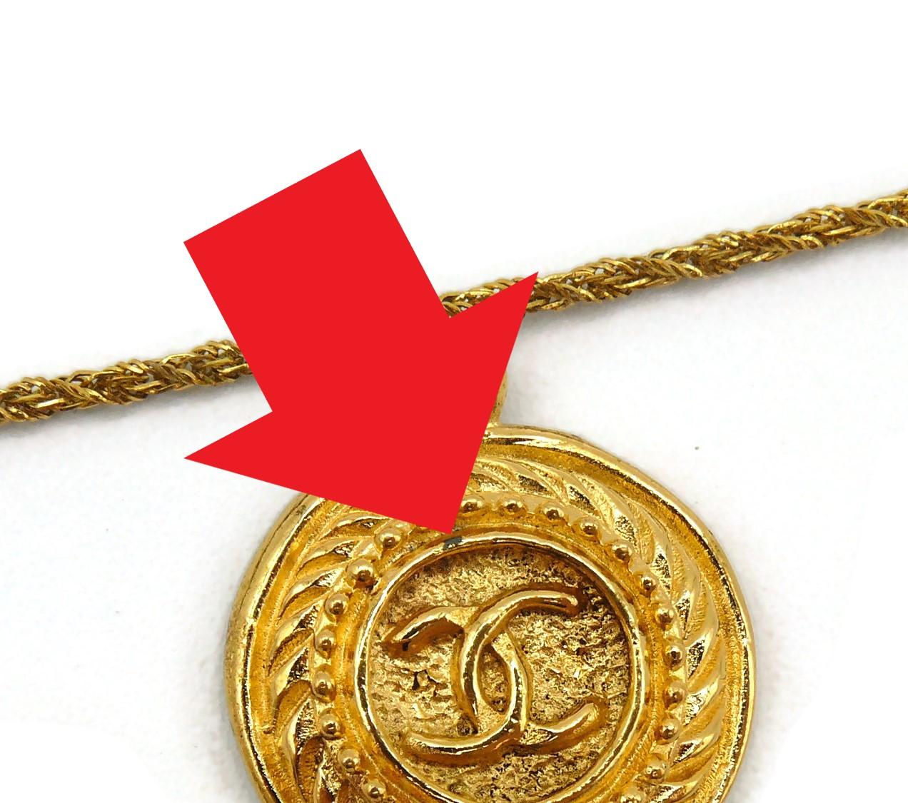 CHANEL Vintage CC Medallion Pendant Necklace For Sale 8