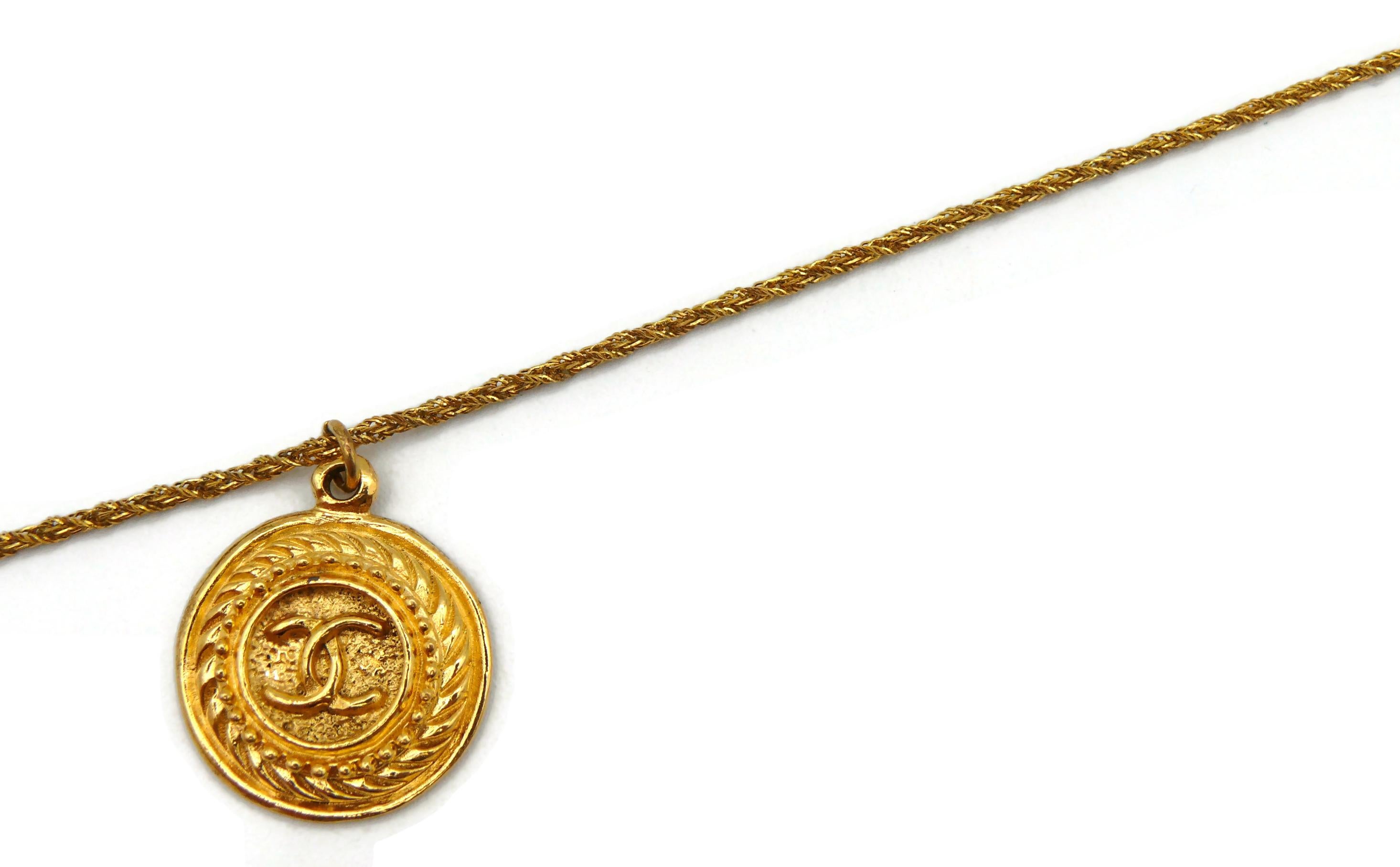 CHANEL Vintage CC Medallion Pendant Necklace For Sale 1