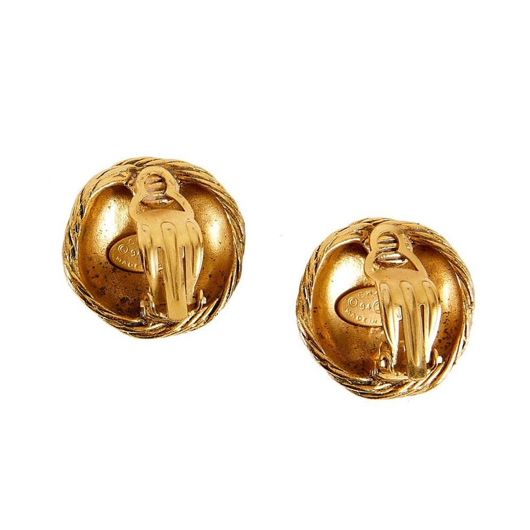 Chanel Vintage Gold Toned Clip-on Earrings CC Symbol For Sale at ...