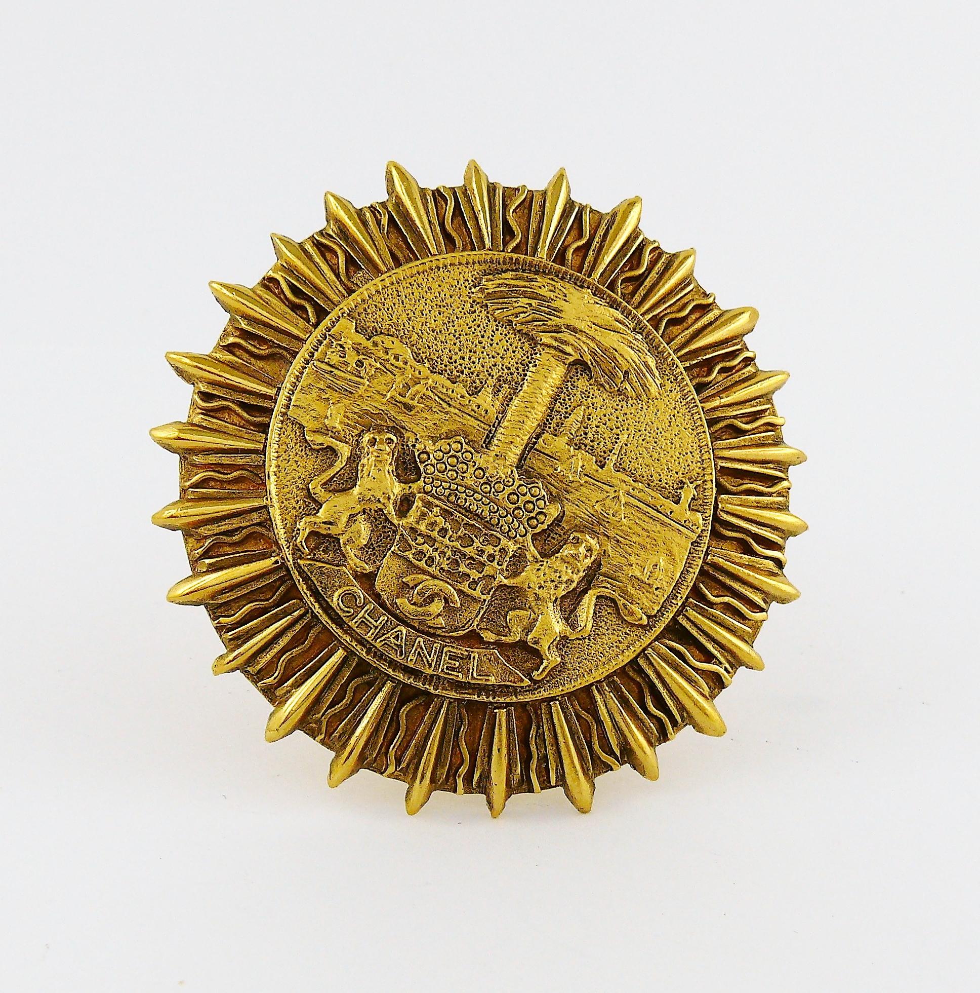 Chanel Vintage Gold Toned Coat of Arms Sunburst Brooch In Good Condition In Nice, FR