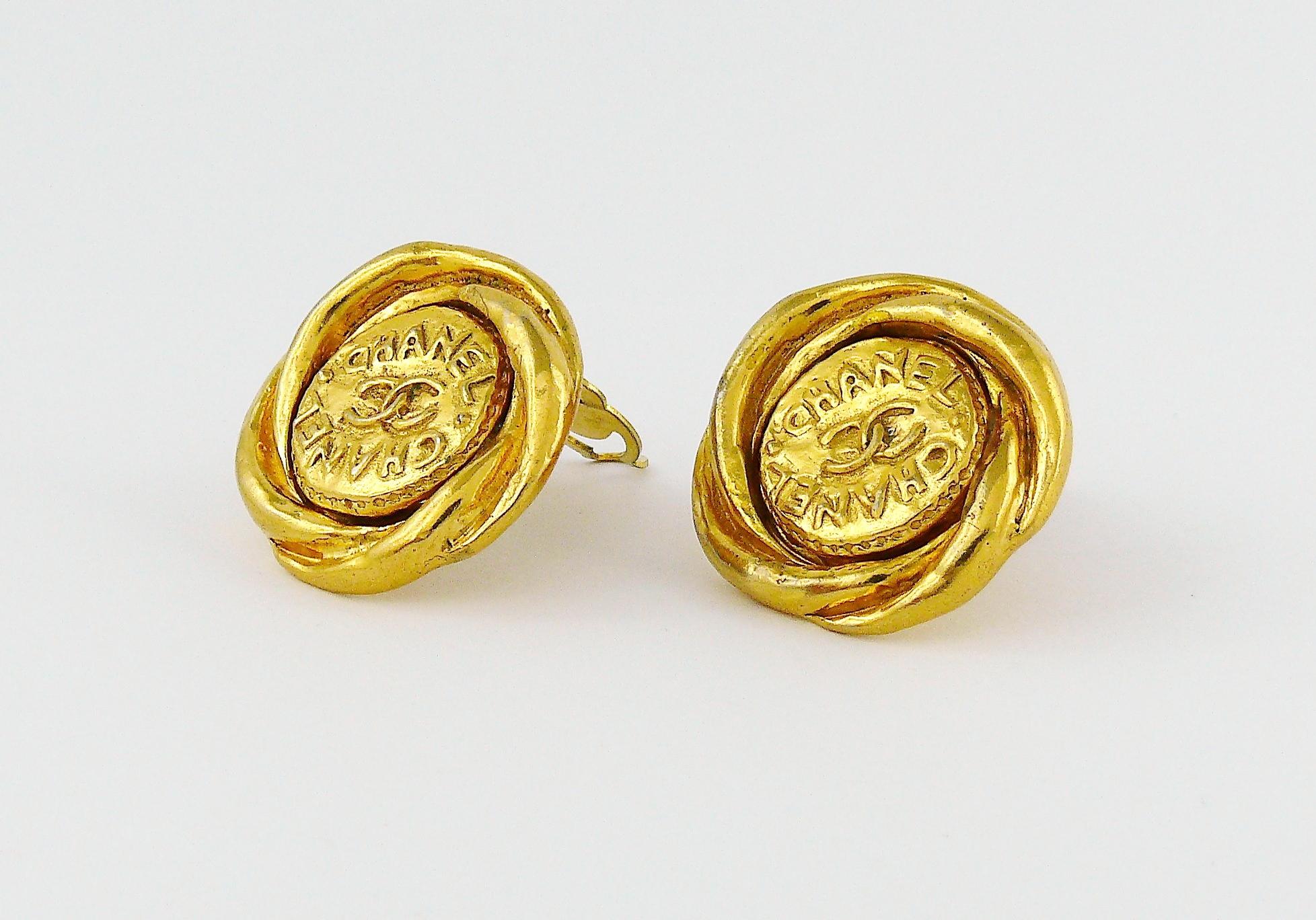 Chanel Vintage Gold Toned Coins CC Clip-On Earrings In Good Condition In Nice, FR