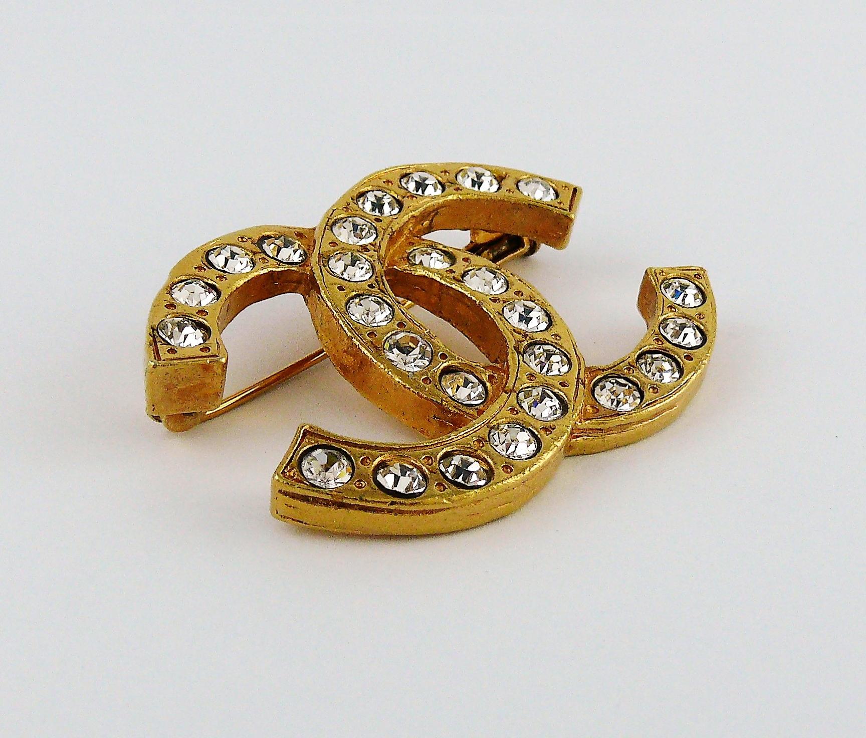 chanel classic brooch