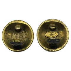 Orecchini Chanel vintage con tonalità oro