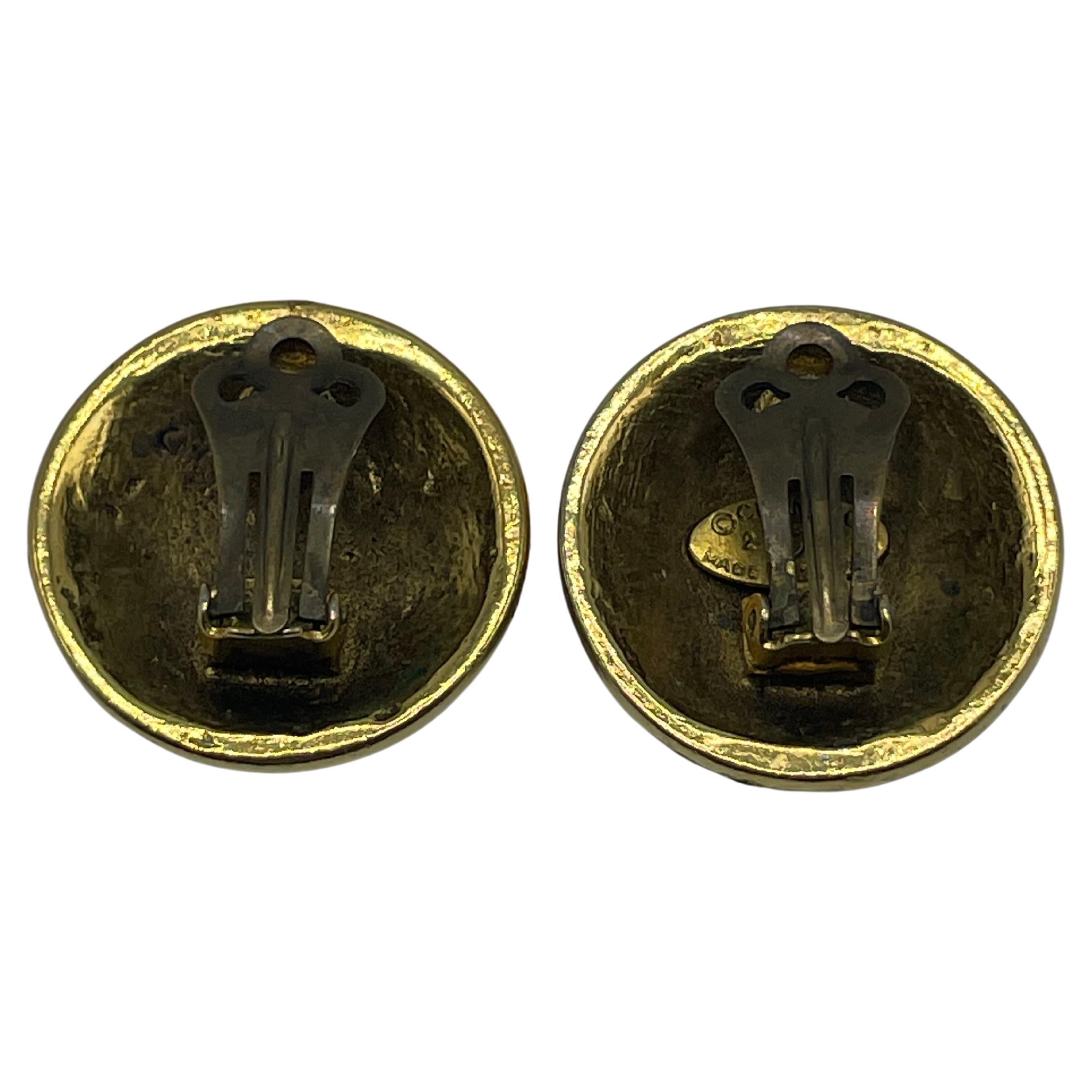 Chanel Vintage Gold Toned Earrings In Good Condition For Sale In Palm Beach, FL