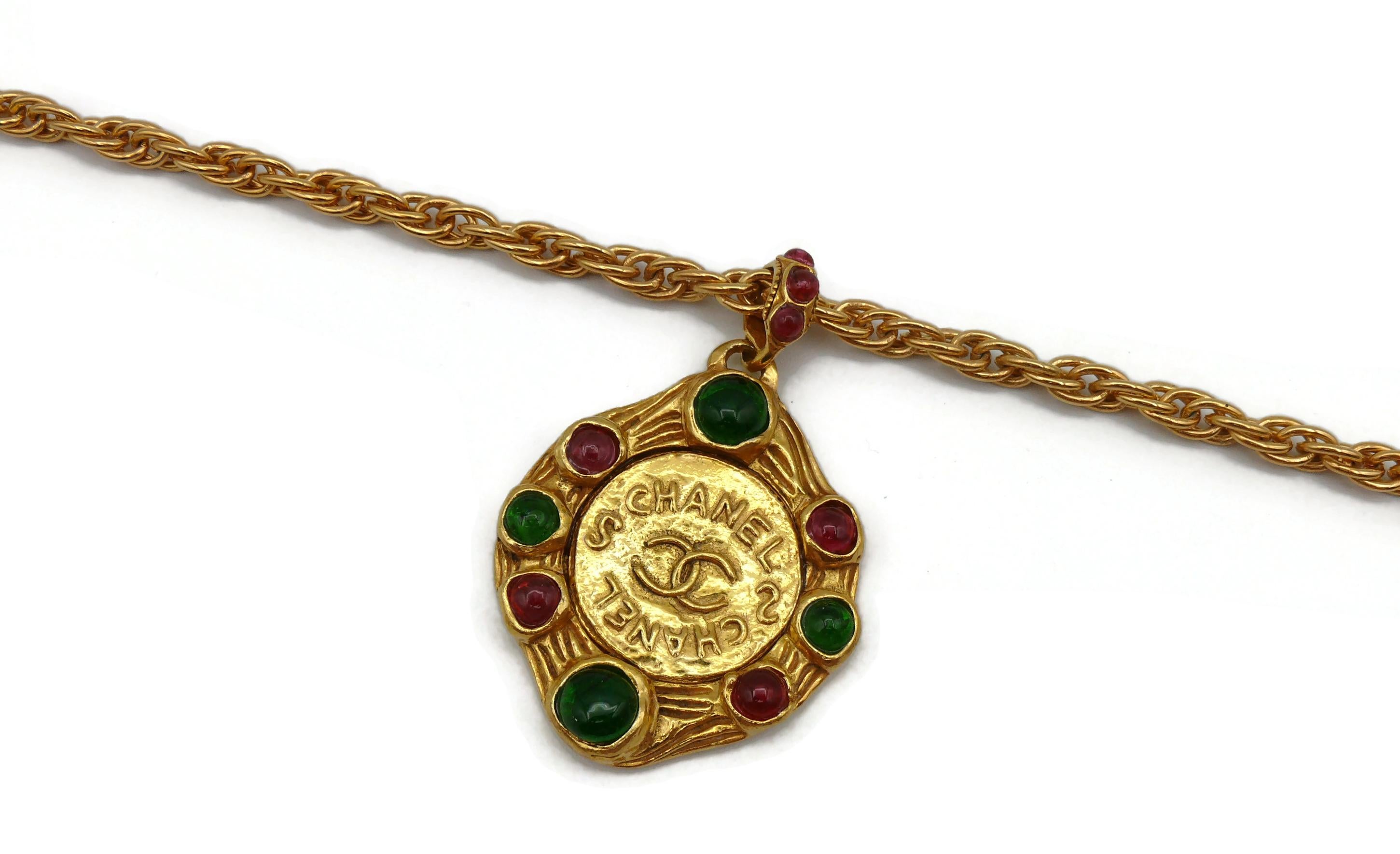 Women's CHANEL Vintage Gold Toned Gripoix CC Medallion Coin Pendant Necklace For Sale