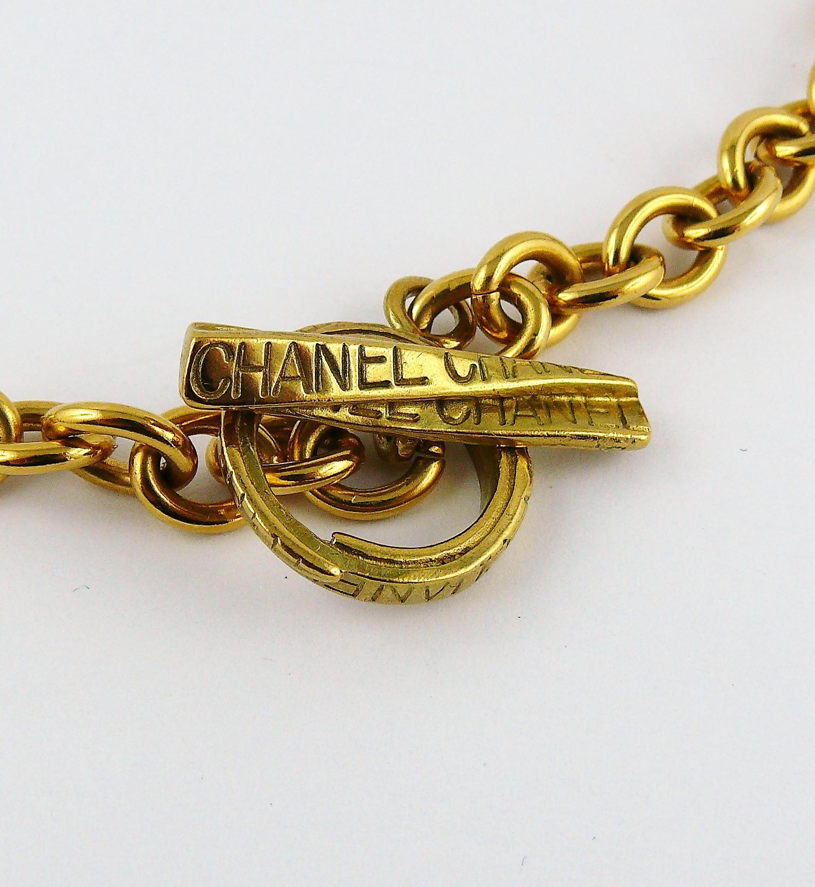 Chanel Vintage Gold Toned Gripoix Cross Pendant Necklace 7