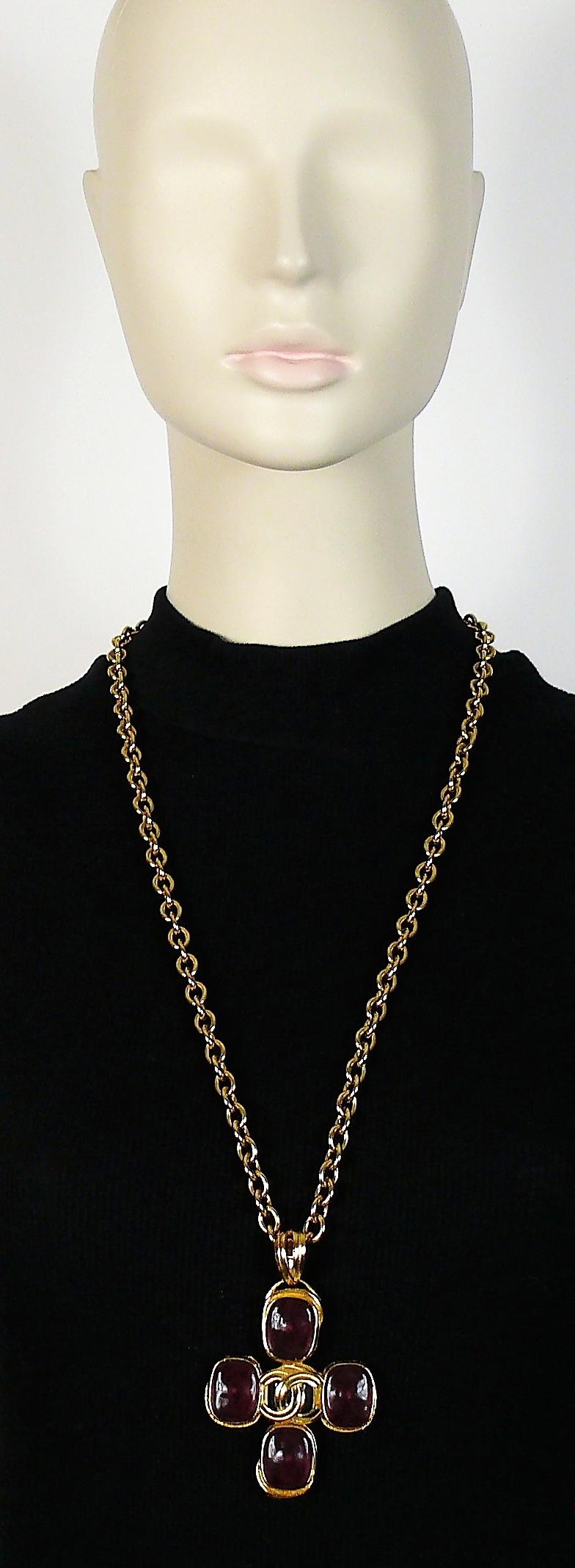 CHANEL vintage gold toned chain necklace featuring a cross pendant embellished with MAISON GRIPOIX glass cabochons and CC logo at front.

From the Spring 1996 Collection.

Toggle bar closure.

Embossed CHANEL on the clasp and cross.
Marked CHANEL 96