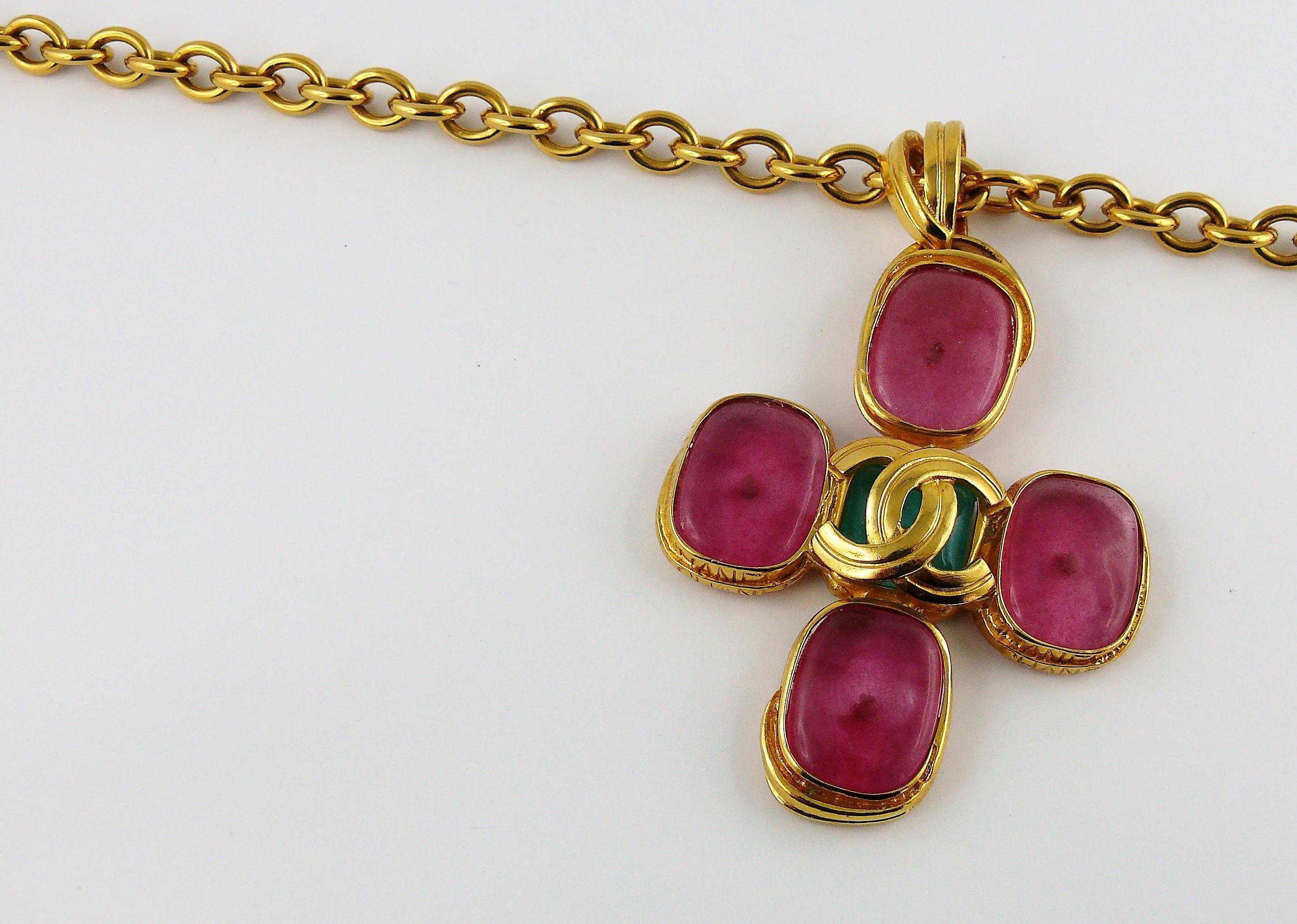 Chanel Vintage Gold Toned Gripoix Cross Pendant Necklace In Excellent Condition In Nice, FR