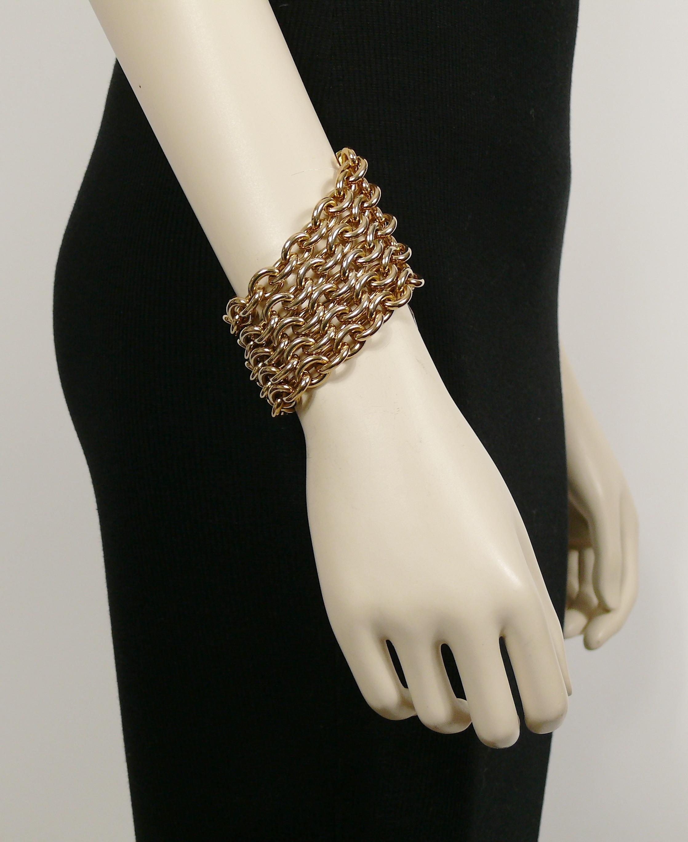 CHANEL vintage gold toned cuff bracelet featuring 5 strands of chunky chain links.

T bar and toggle closure.

Collection n°28 (year : 1993).

Embossed CHANEL 2 8 Made in France.

Indicative measurements : length approx. 20 cm (7.87 inches) / width