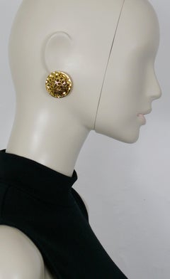 Chanel Vintage Goldfarbene durchbrochene gewölbte CC-Logo-Ohrclips mit durchbrochenem CC-Logo