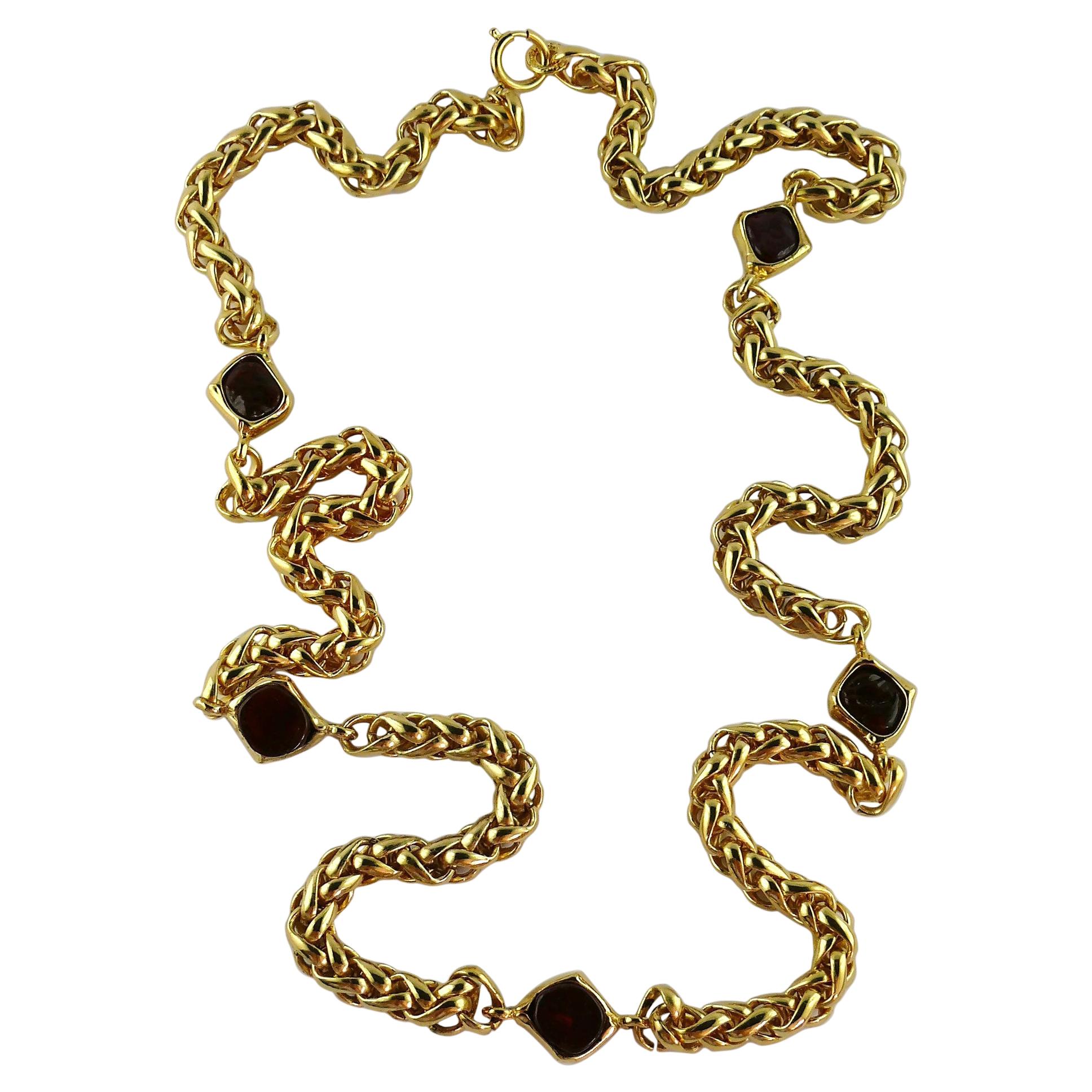 Chanel Collier vintage Gripoix avec chaîne en forme de palmier en or et cabochons de verre rouge en vente