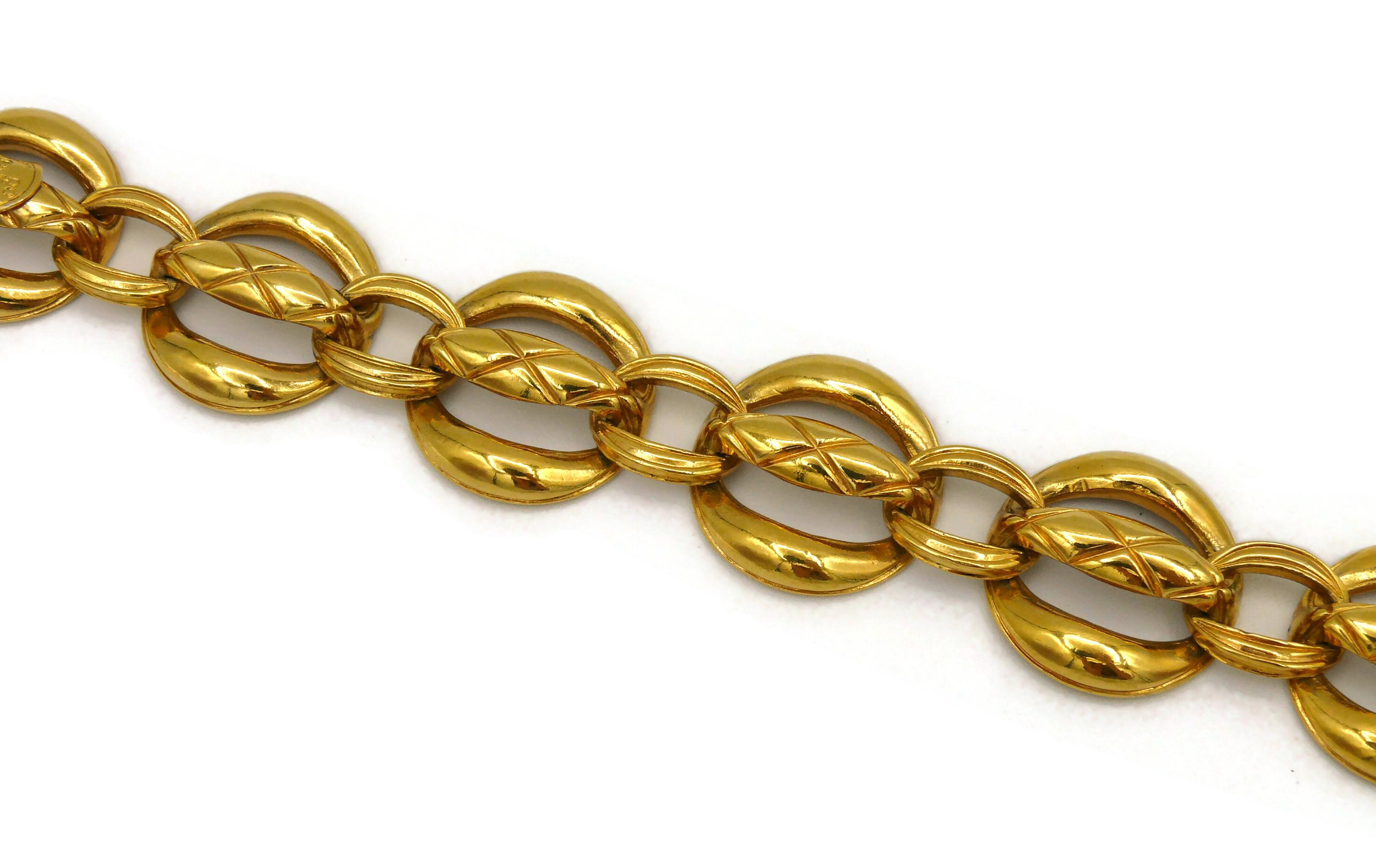 Chanel Vintage Gold Toned Quilted Link Chain Necklace For Sale 1