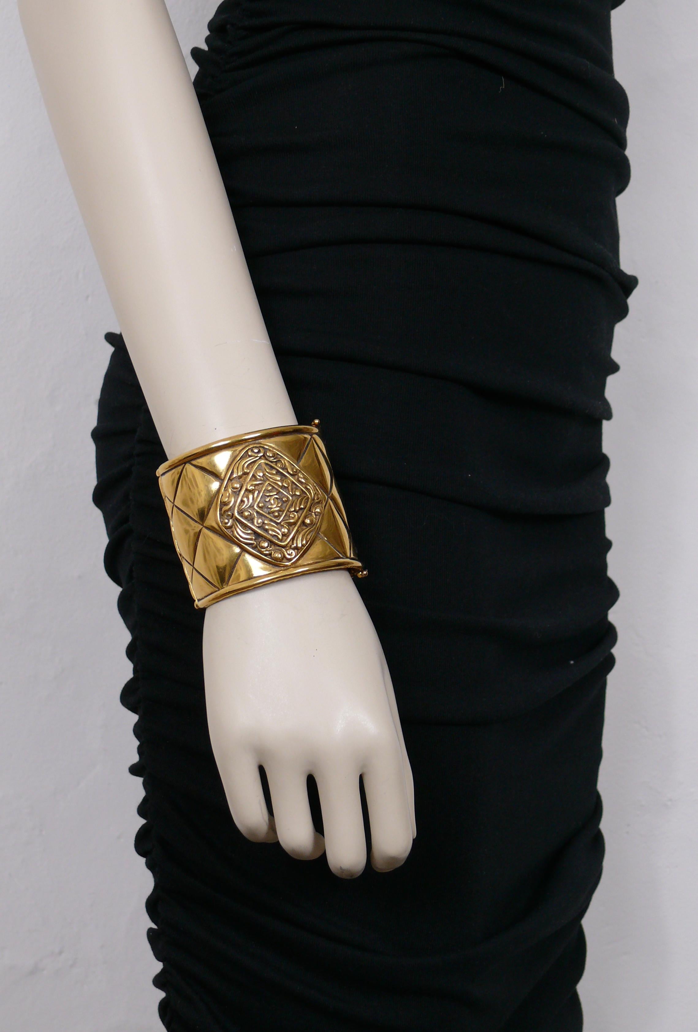 CHANEL vintage antiqued gold toned clamper cuff bracelet featuring an iconic quilted design and a CC logo surrounded by scrolls in a diamond shaped medallion.

Double secure clasp closure.

Embossed CHANEL MADE IN FRANCE.

Indicative measurements :
