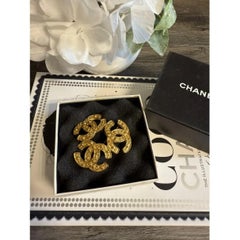 CHANEL Vintage Gold Triple CC Textured Brooch