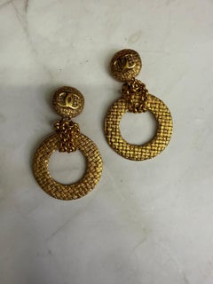 CHANEL Vintage Gold Woven CC Circle Dangle Earrings