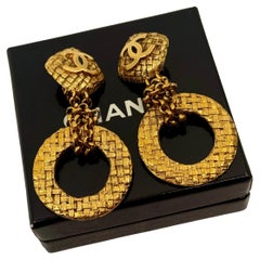 CHANEL Antique Gold Woven CC Circle Dangle Earrings