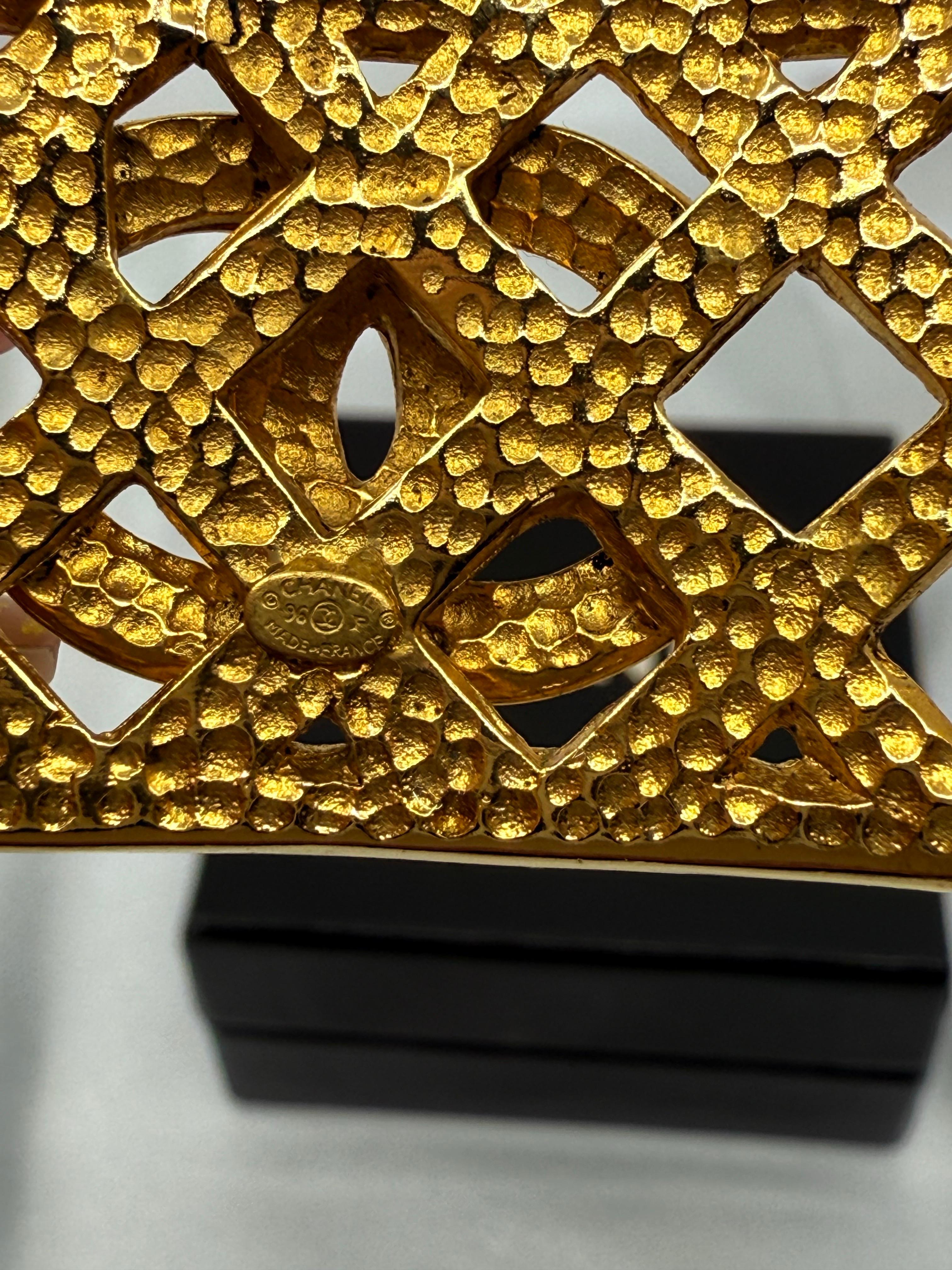 CHANEL Vintage Gold gewebtes CC Logo Manschettenarmband im Angebot 6