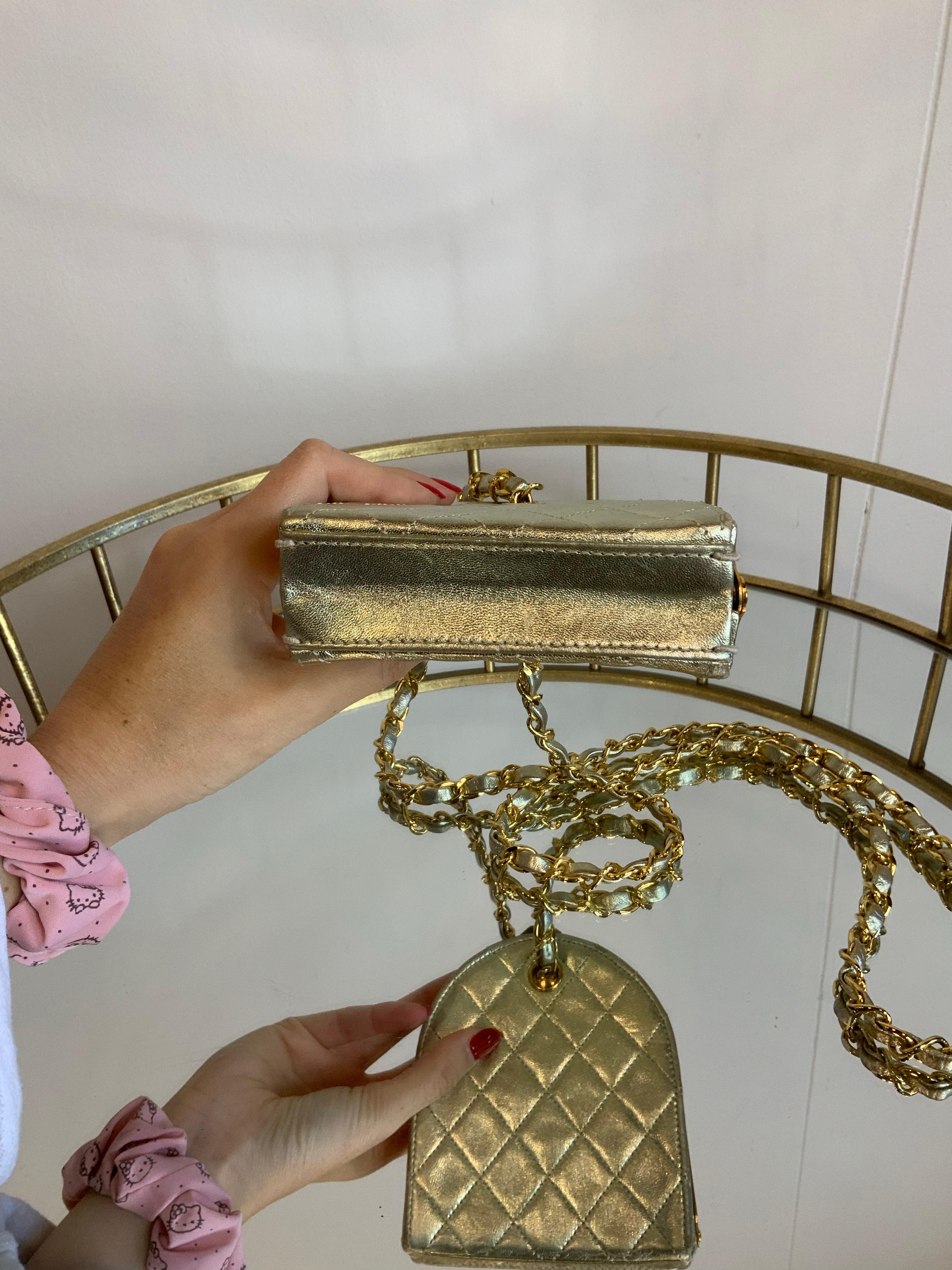 Chanel vintage Bolsa dorada en Excelente estado para la venta en Carnate, IT