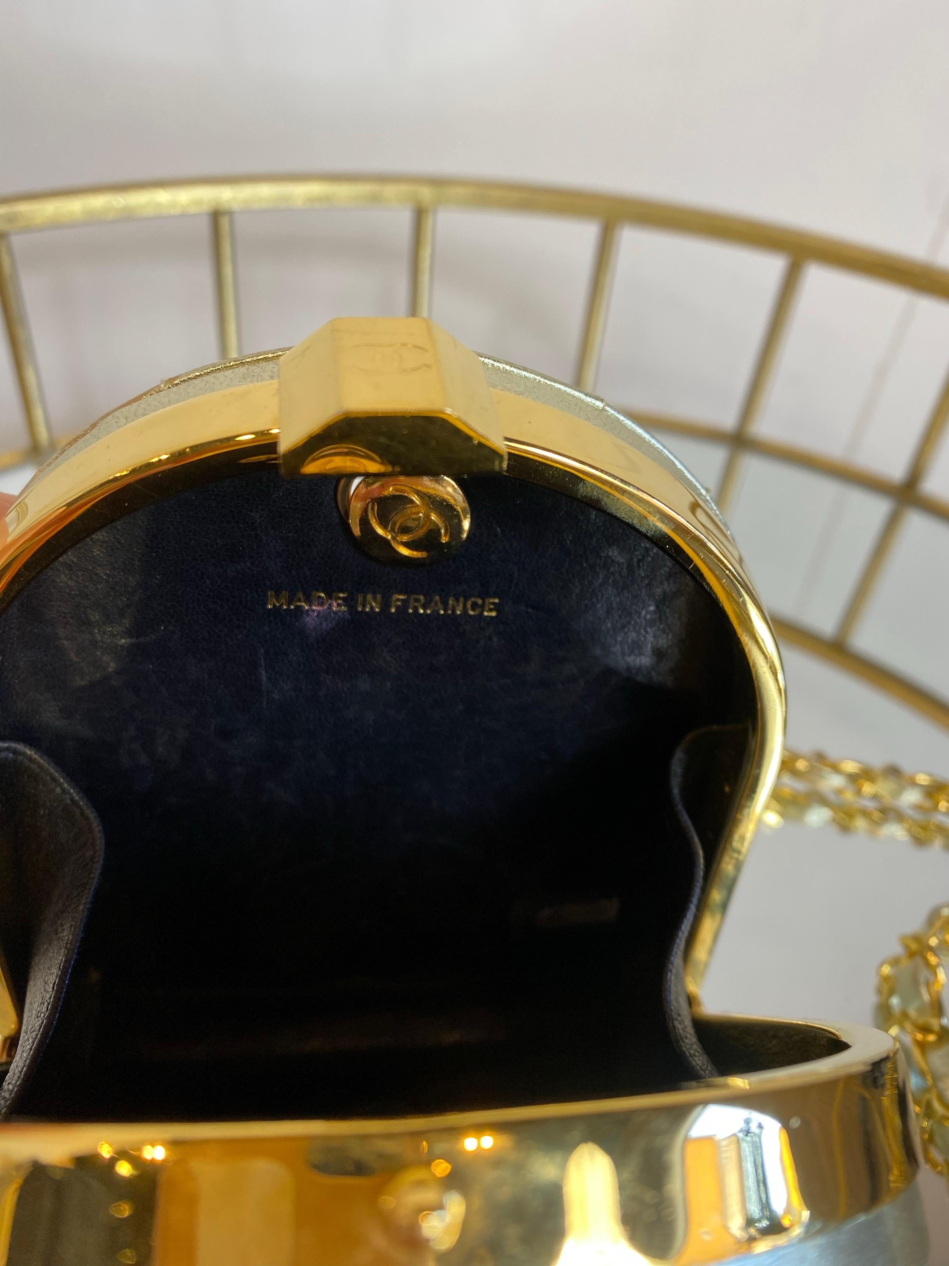 Chanel vintage Bolsa dorada en venta 1