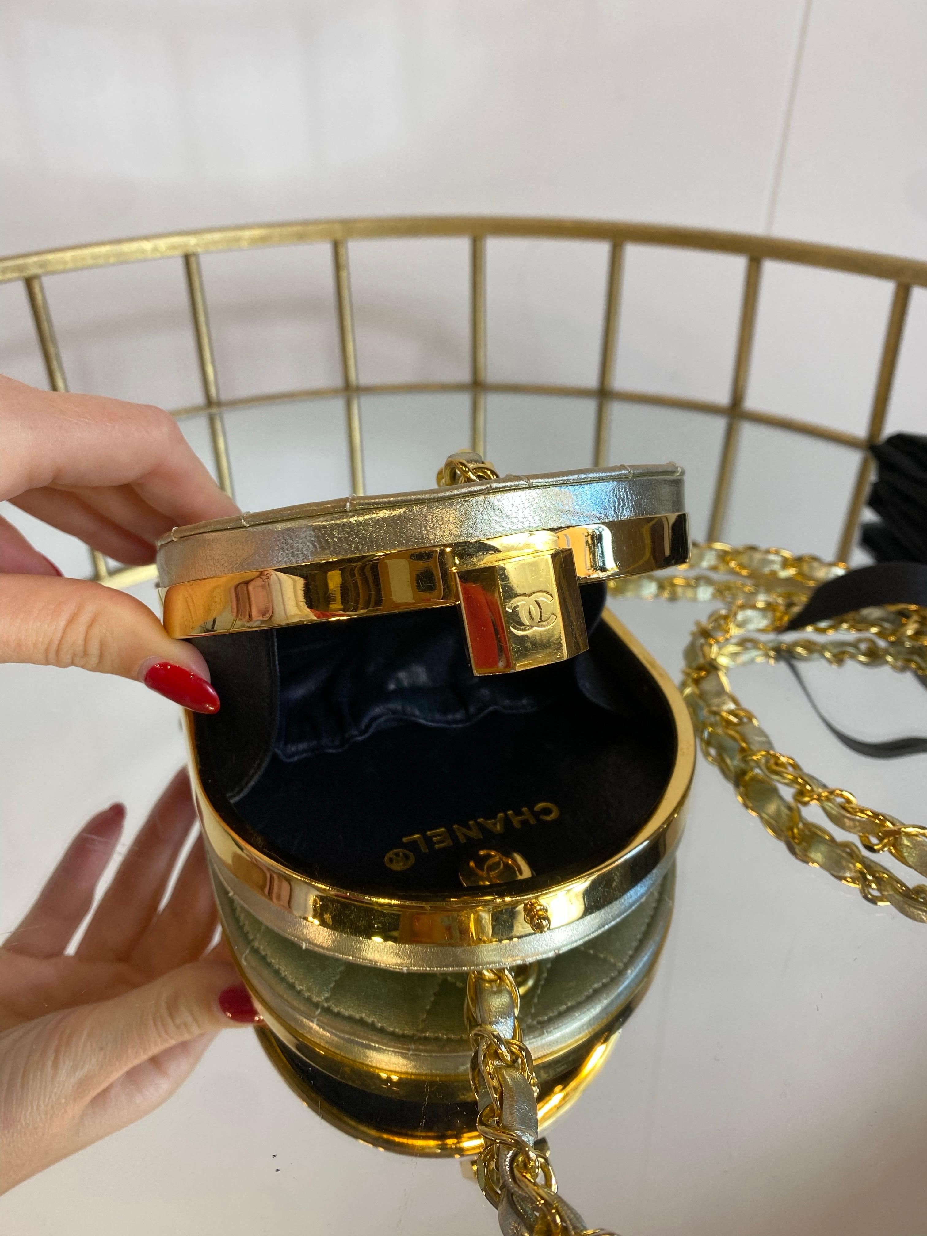 Chanel vintage Bolsa dorada en venta 2