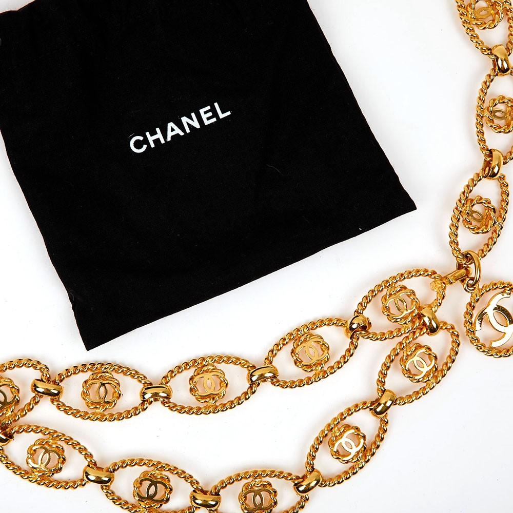 Beige Chanel Vintage Golden Chain Belt with CC symbol