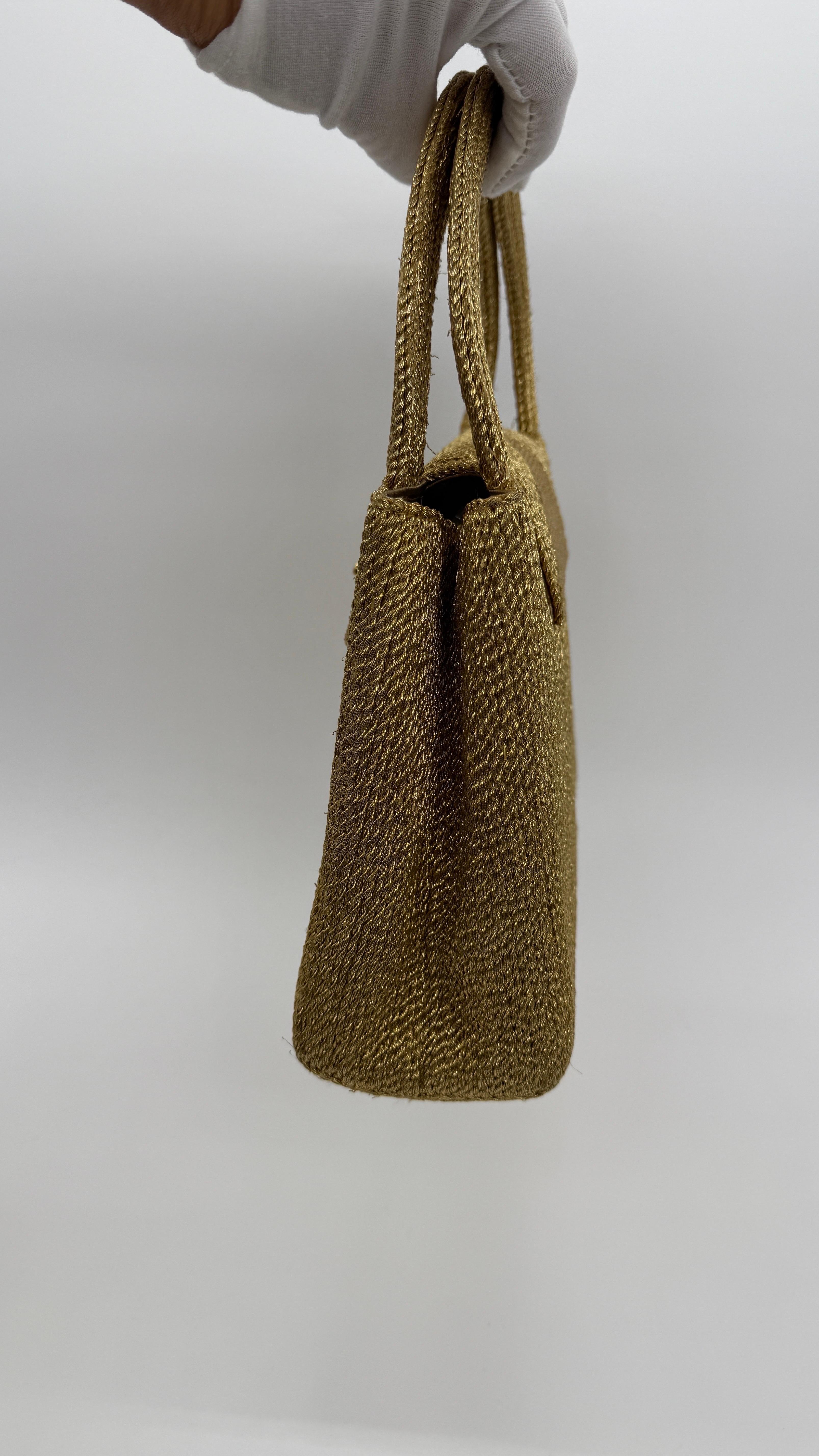 Chanel Vintage Golden Woven Kelly – Small Size (23cm) In Good Condition For Sale In San Francisco, CA