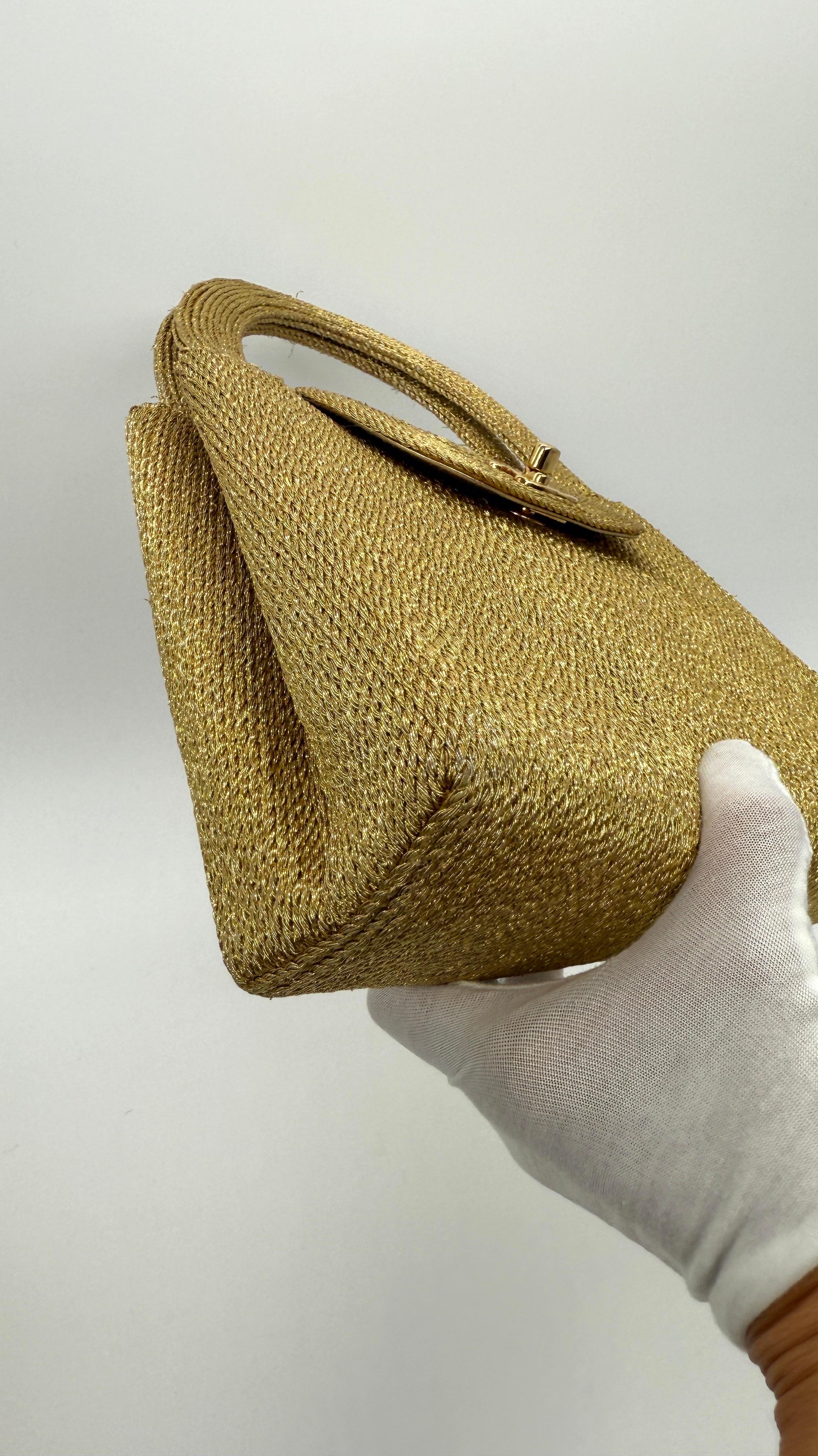 Chanel Vintage Golden Woven Kelly – Small Size (23cm) For Sale 4