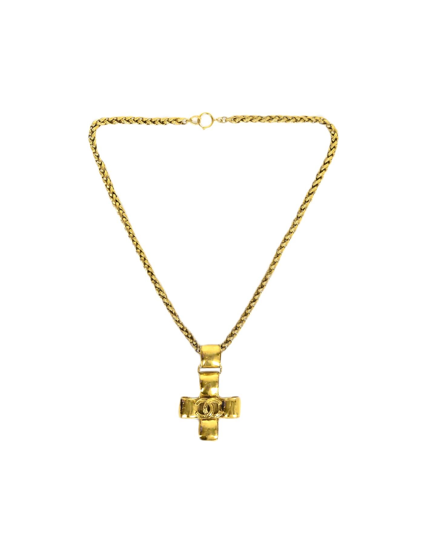 Chanel 1990s Vintage Goldtone Chainlink Necklace with CC Cross Pendant  In Excellent Condition In New York, NY