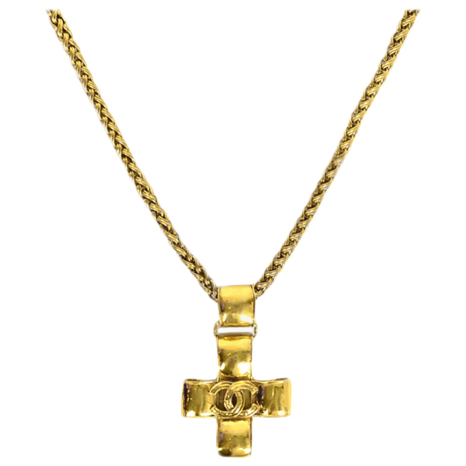 Chanel 1990s Vintage Goldtone Chainlink Necklace with CC Cross Pendant 