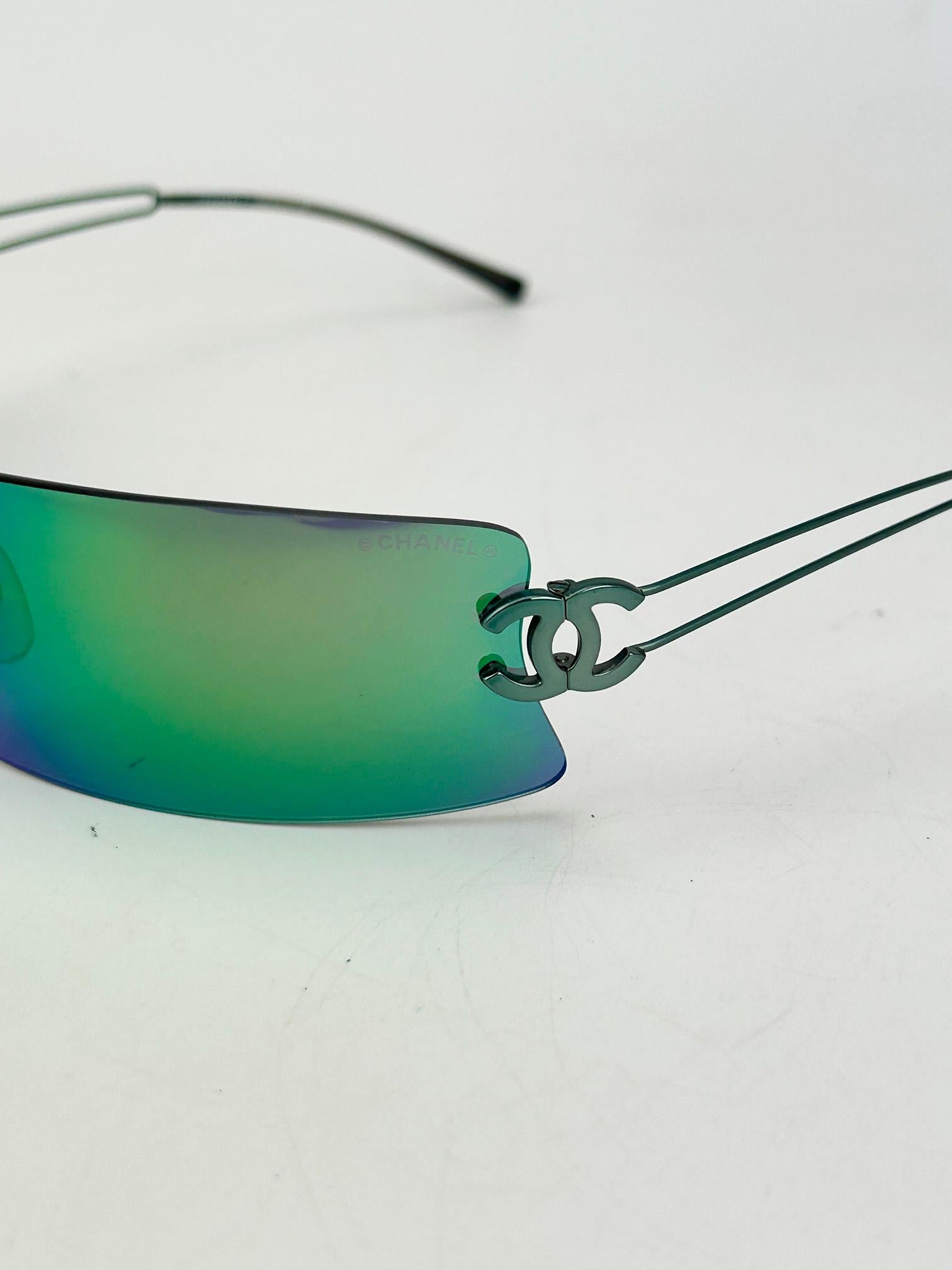 Chanel Vintage Green and Blue Floating Mirror Lens Wire Arm Sunglasses c2000s For Sale 6