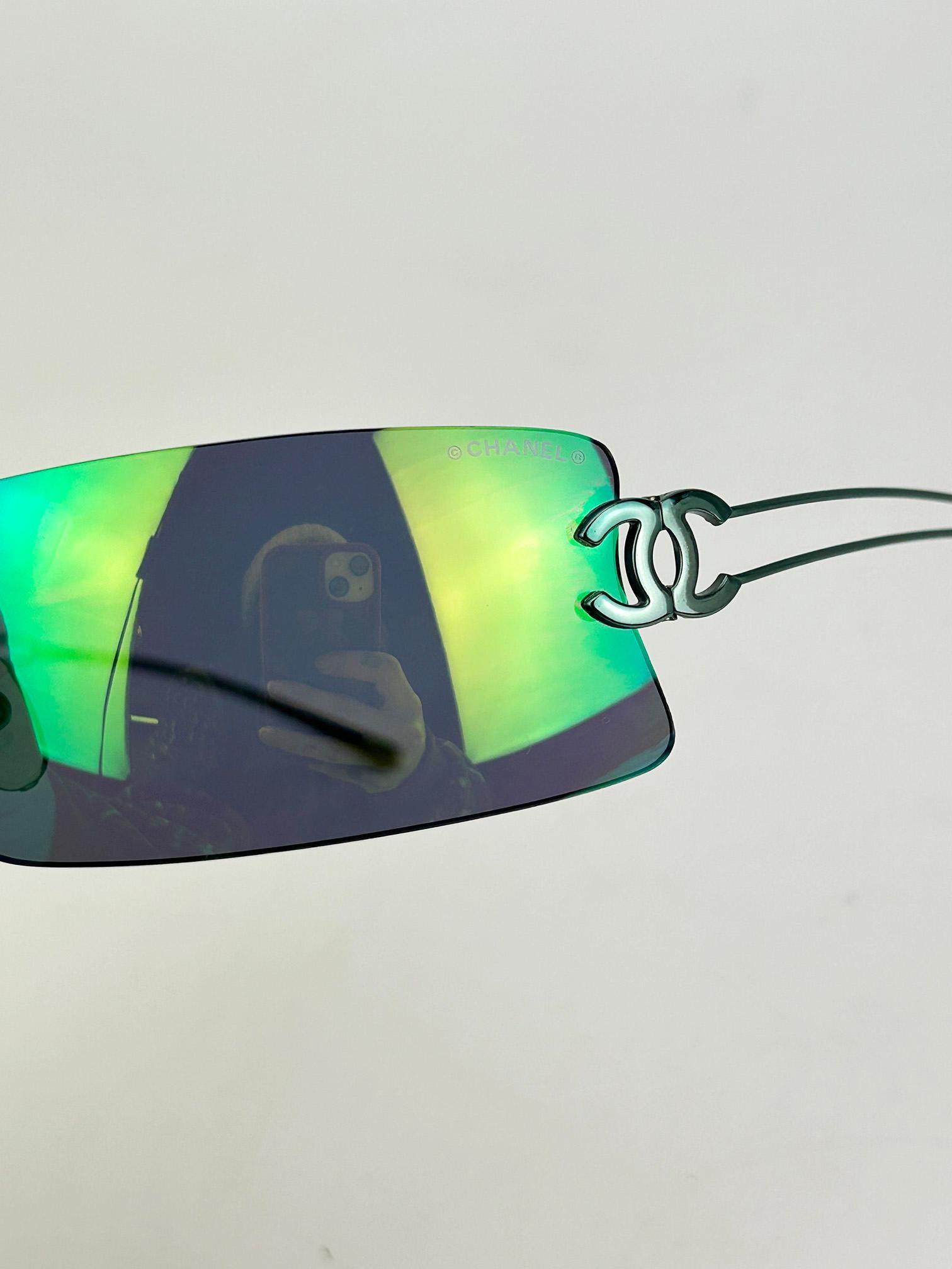 Chanel Vintage Green and Blue Floating Mirror Lens Wire Arm Sunglasses c2000s For Sale 7