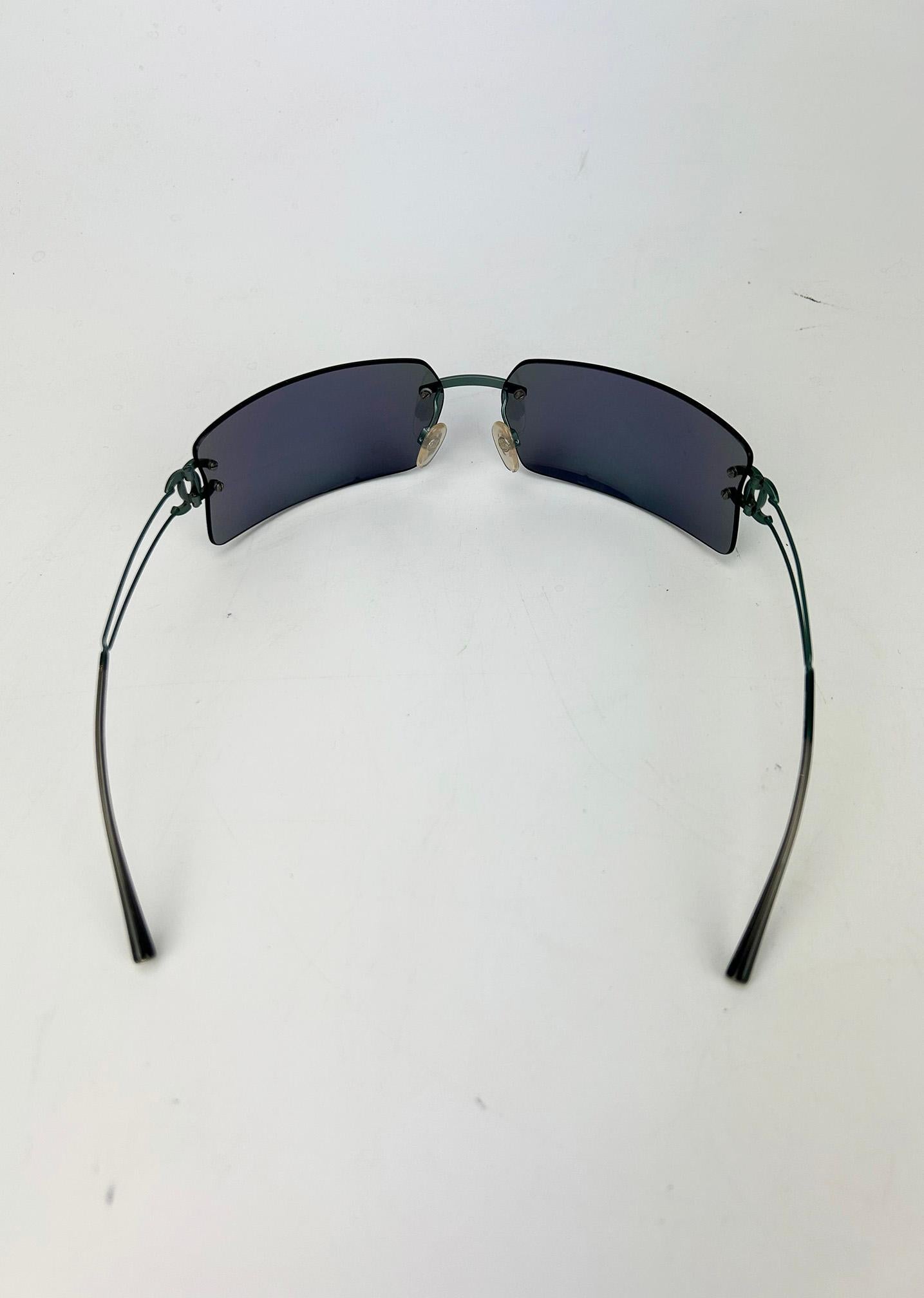 Chanel Vintage Green and Blue Floating Mirror Lens Wire Arm Sunglasses c2000s For Sale 1