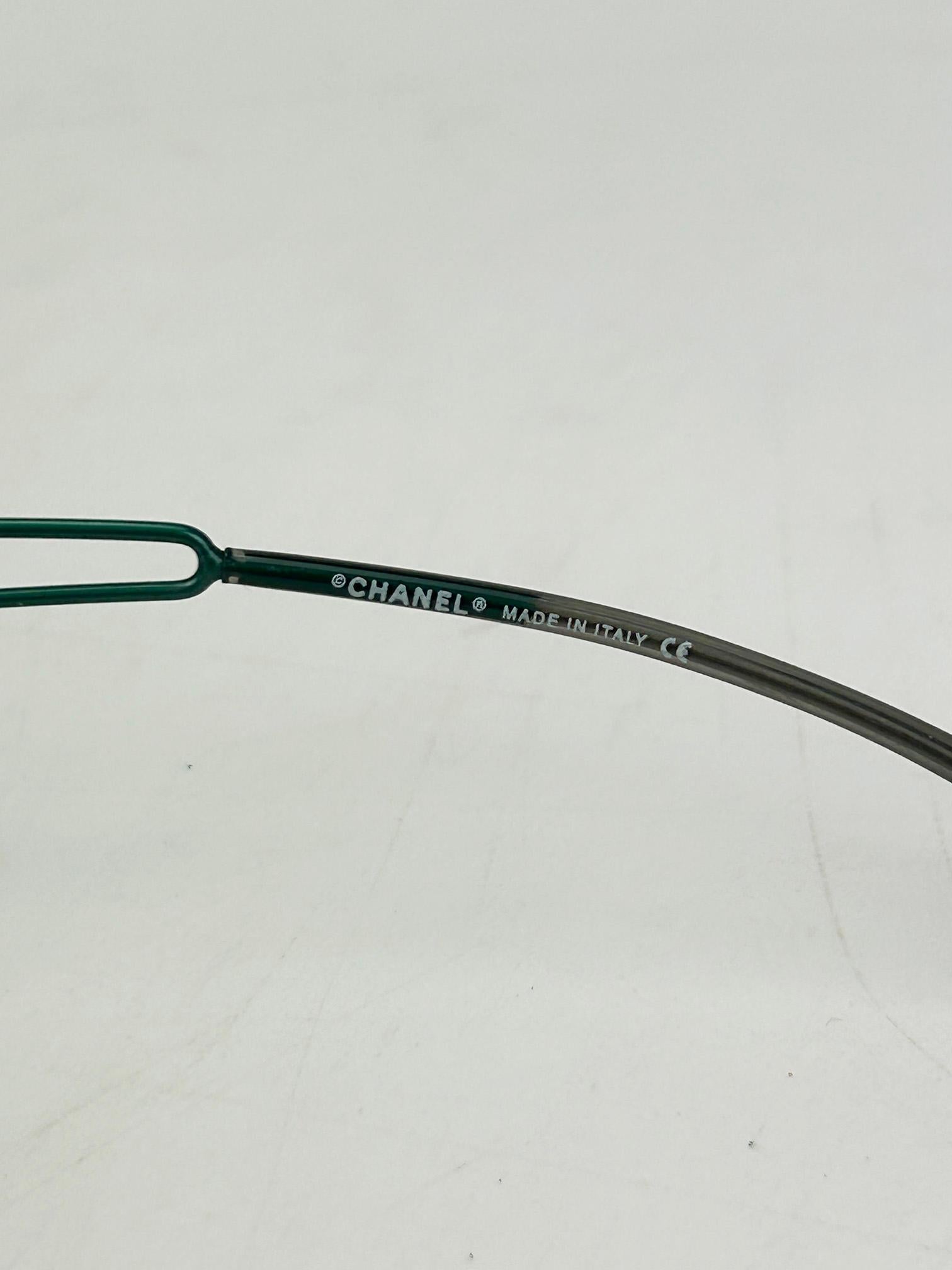 Chanel Vintage Green and Blue Floating Mirror Lens Wire Arm Sunglasses c2000s For Sale 3