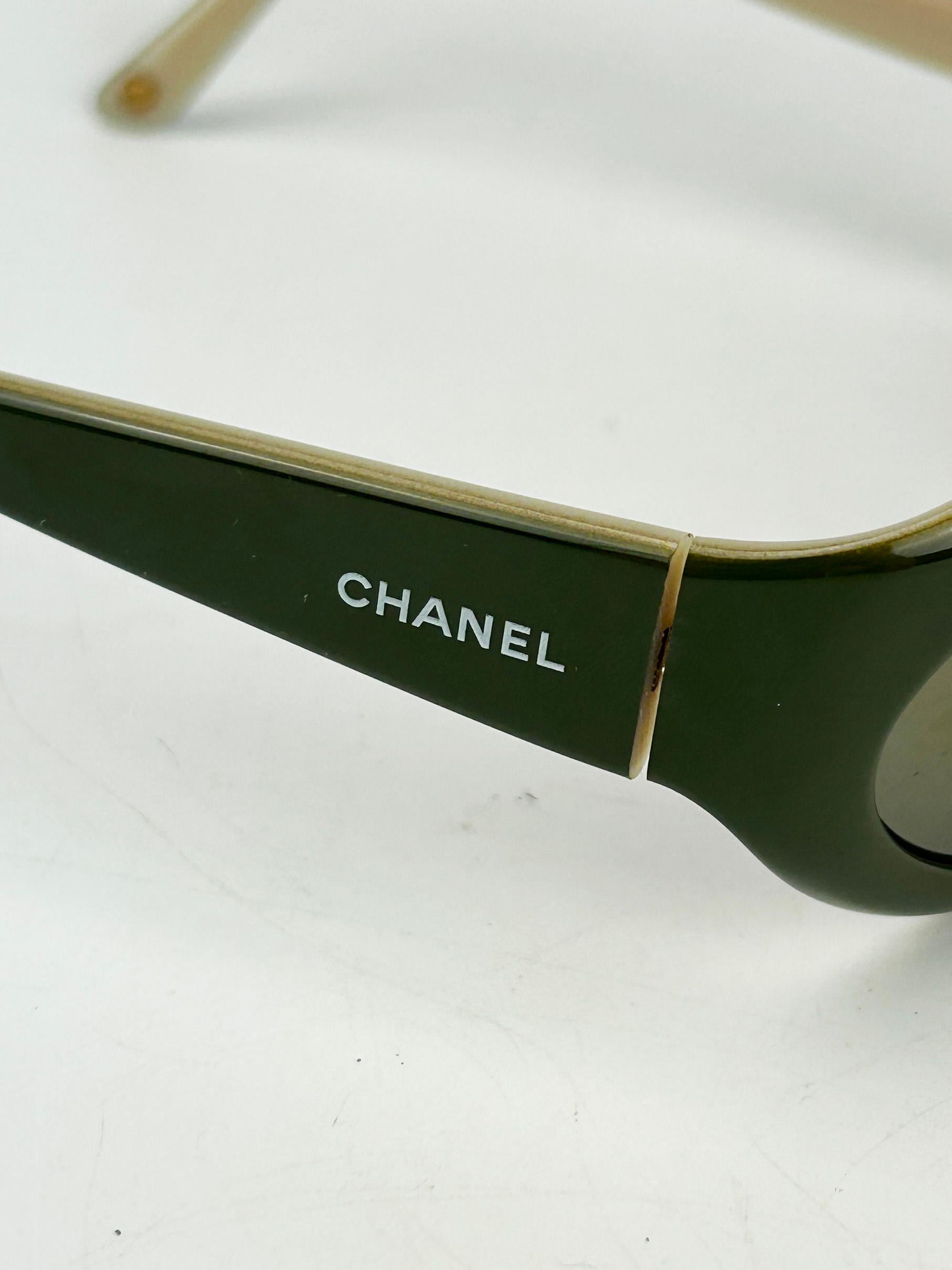 Gafas de sol ovaladas Chanel Vintage verdes y tostadas c2000s 6