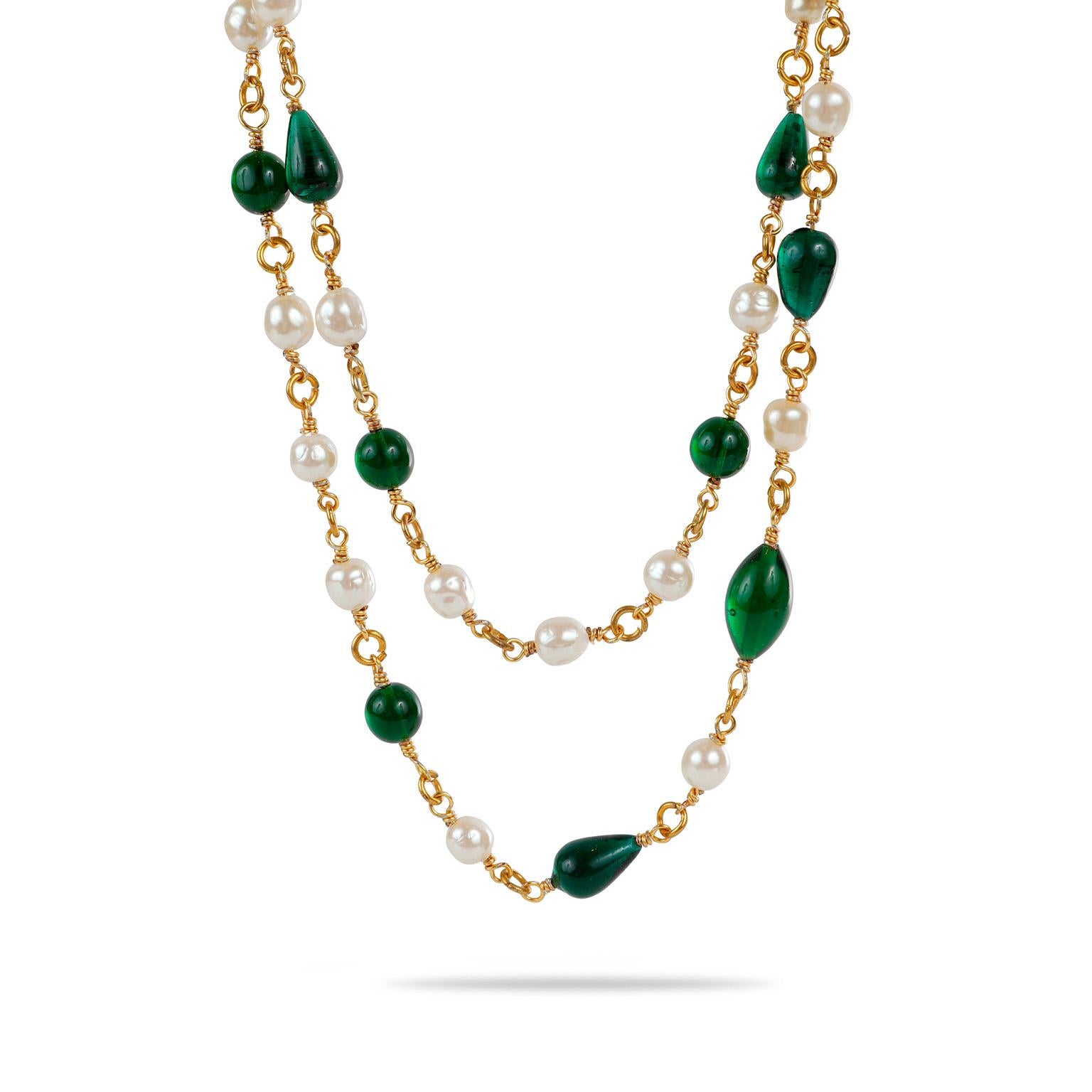 This authentic Chanel Green Gripoix and Pearl Sautoir Necklace is in excellent vintage condition from the 1980’s.  Emerald green Gripoix glass beads and faux pearls are situated along a long 24 karat gold plated chain. Made in France.  Pouch or box