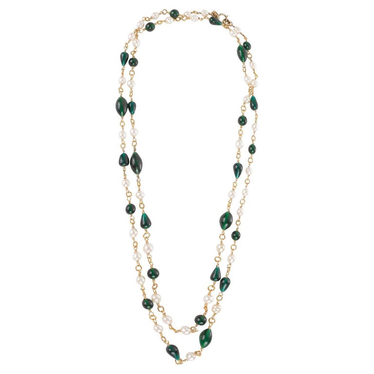 Chanel Collier sautoir vintage en perles et Gripoix vertes En vente sur  1stDibs