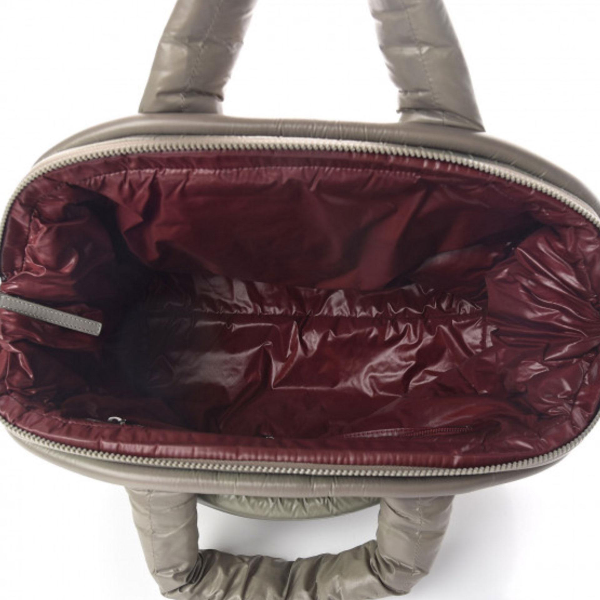 Chanel Vintage Grüne gesteppte Coco Cocoon Bowler Carry On Travel Tote Bag aus Nylon im Angebot 1