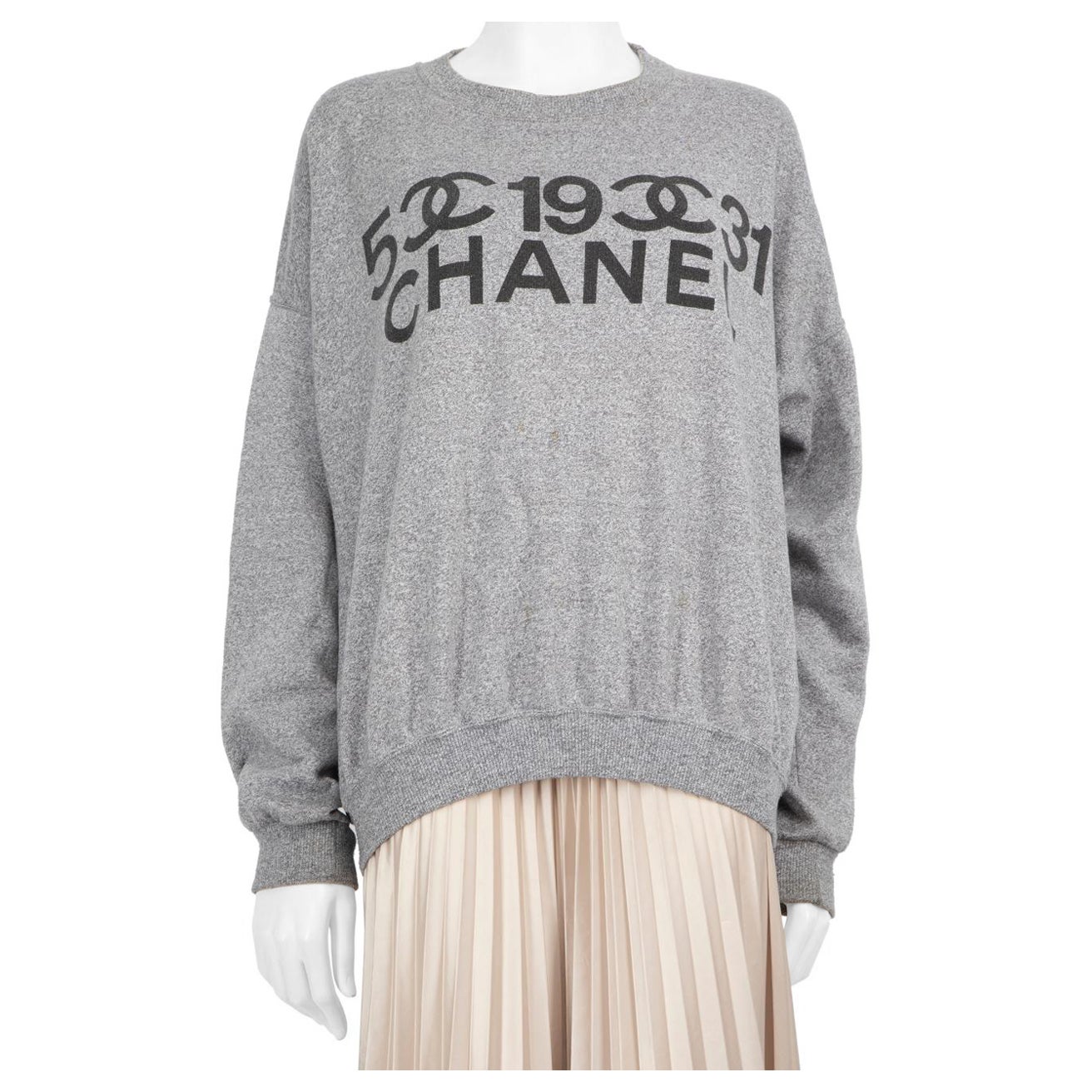 Chanel Vintage Graues Chanel Logo-Pullovershirt Größe L im Angebot