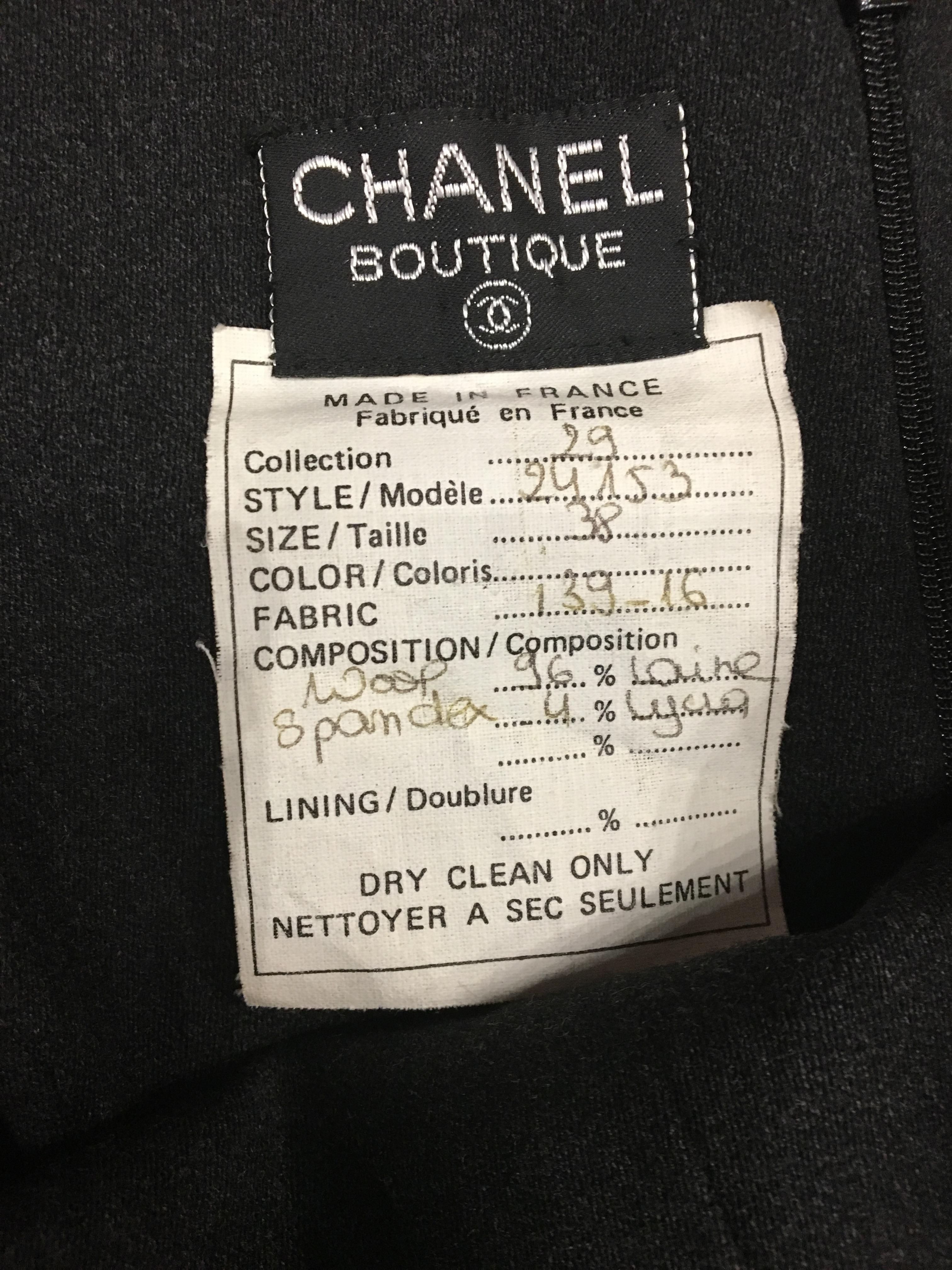 Vintage Chanel jumpsuit in gey wool.
Really good condition, no remarkeable sign of wear
Composition wool and Spandex.
Size FR 38
