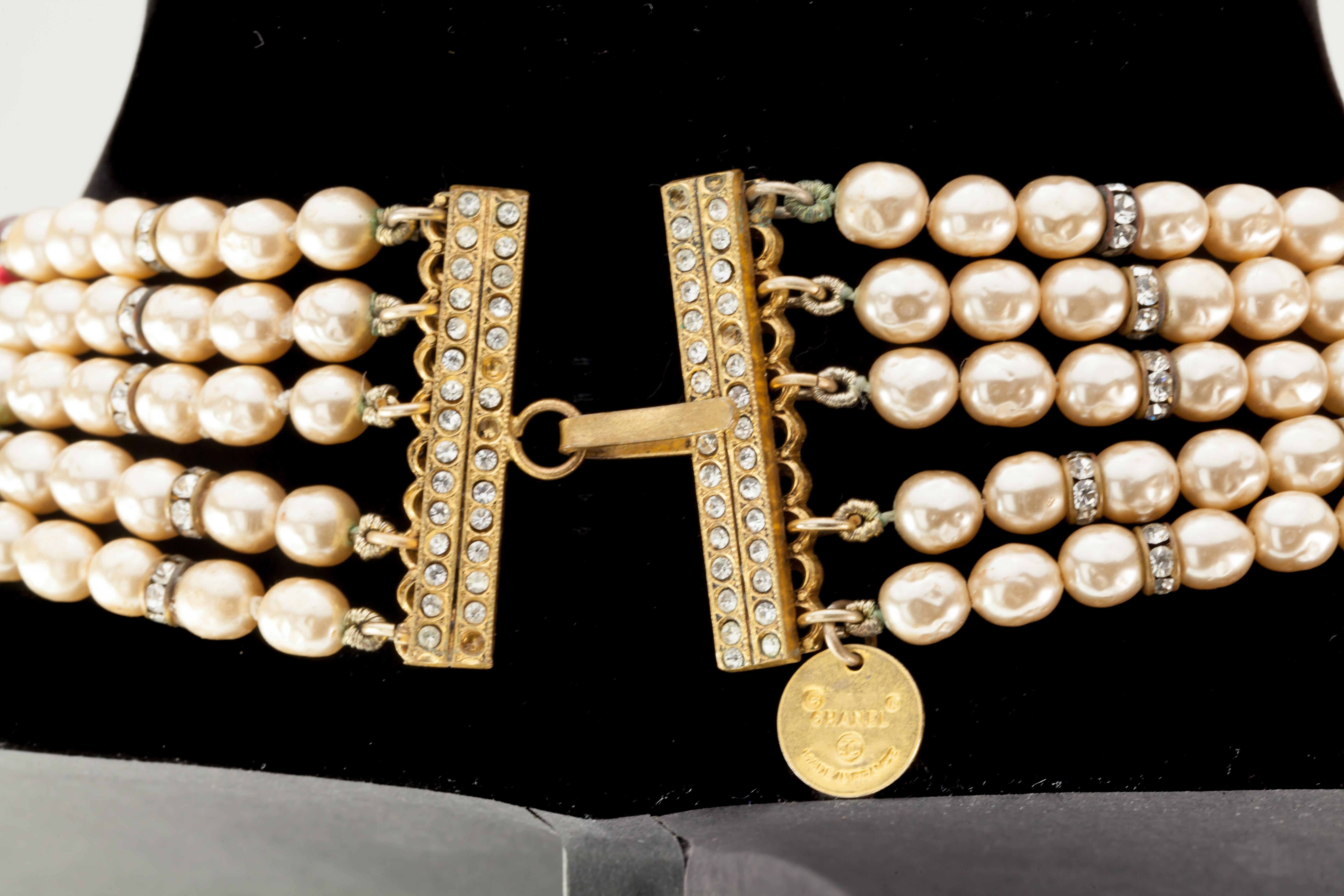 Chanel Vintage Gripoix Perlen Kostüm Perle 5-strang Halskette 1970er Jahre im Angebot 1