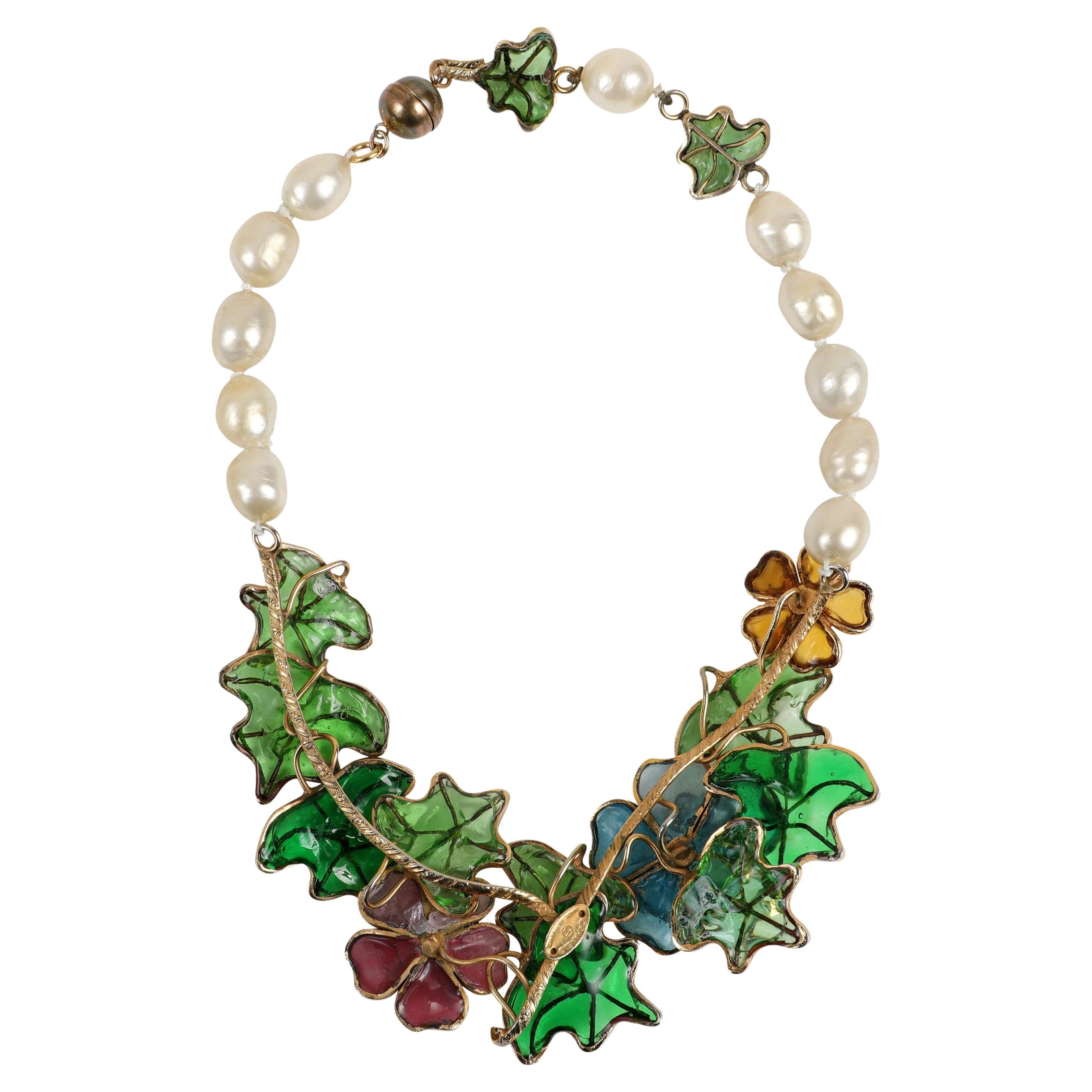 Women's Chanel Vintage Gripoix Flower and Leaf Pearl Choker For Sale