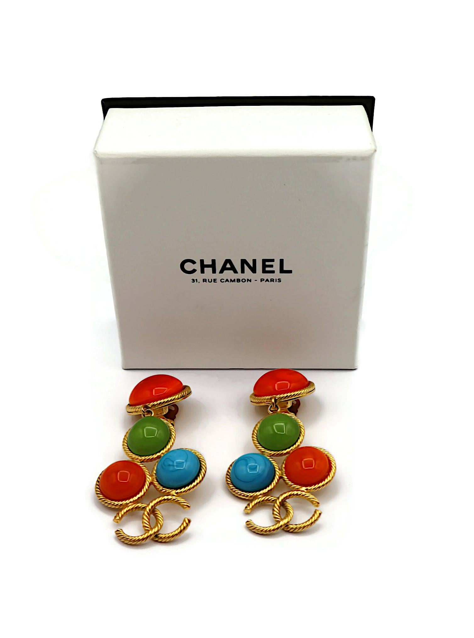 CHANEL Vintage Gripoix Glass CC Logo Dangling Earrings, 1993 In Good Condition For Sale In Nice, FR