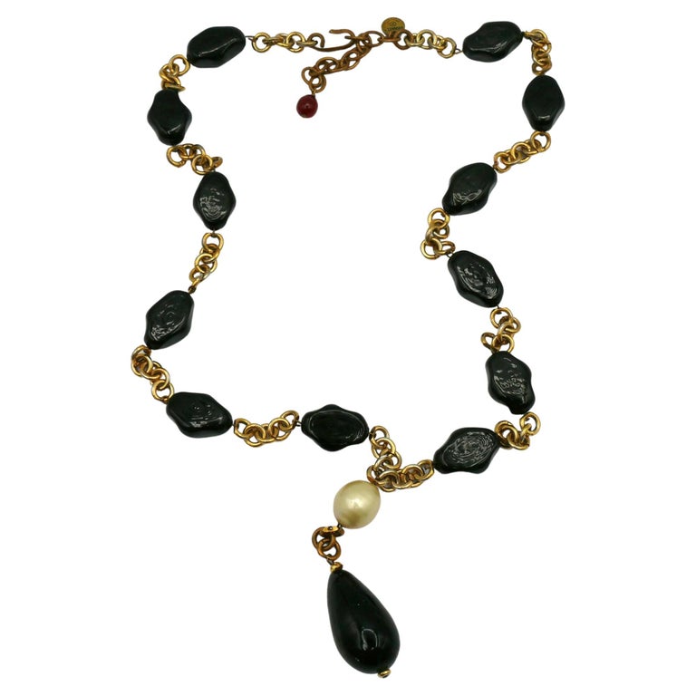 CHANEL Vintage GRIPOIX Necklace, 1982 For Sale at 1stDibs